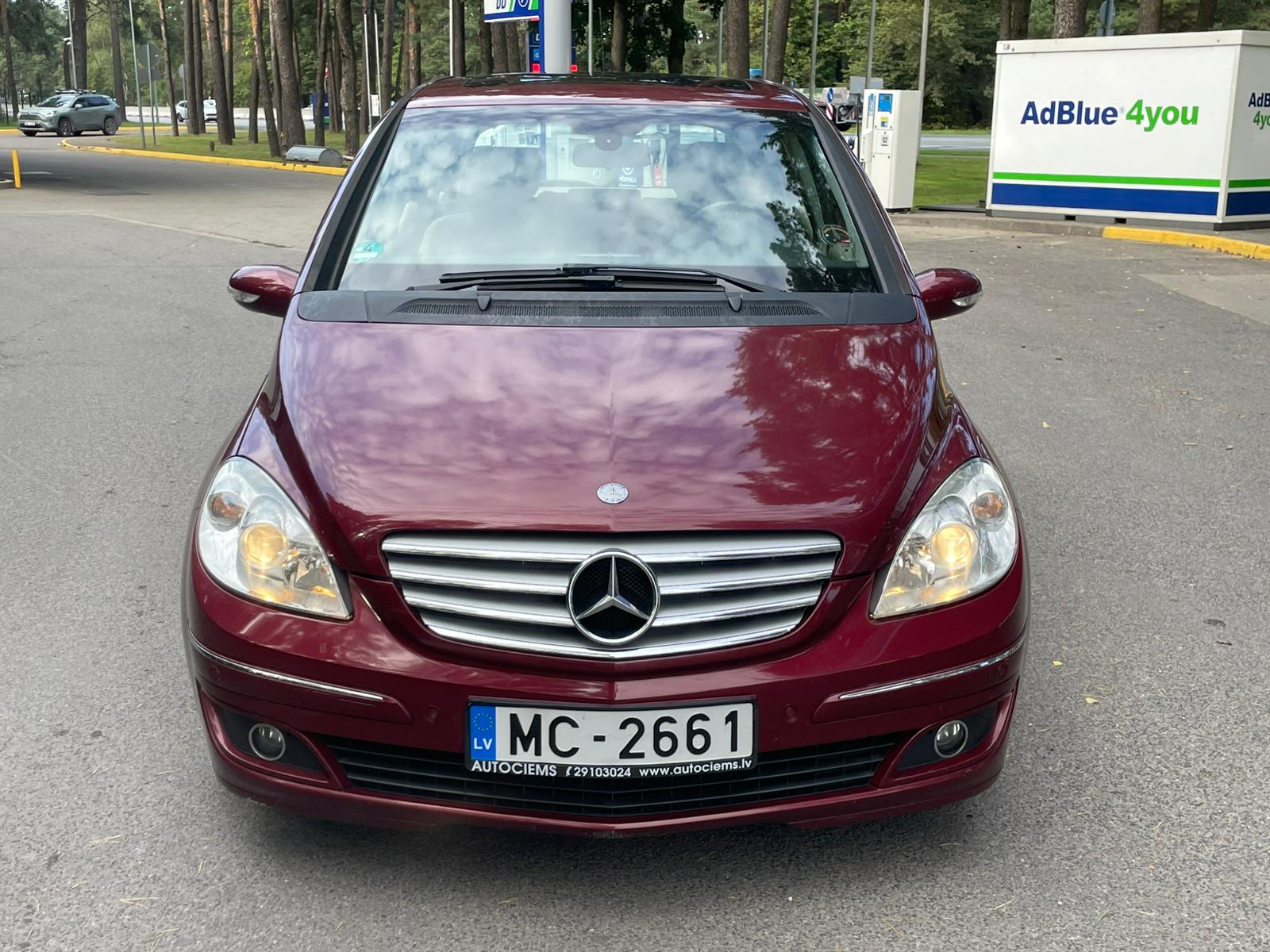 MB B200