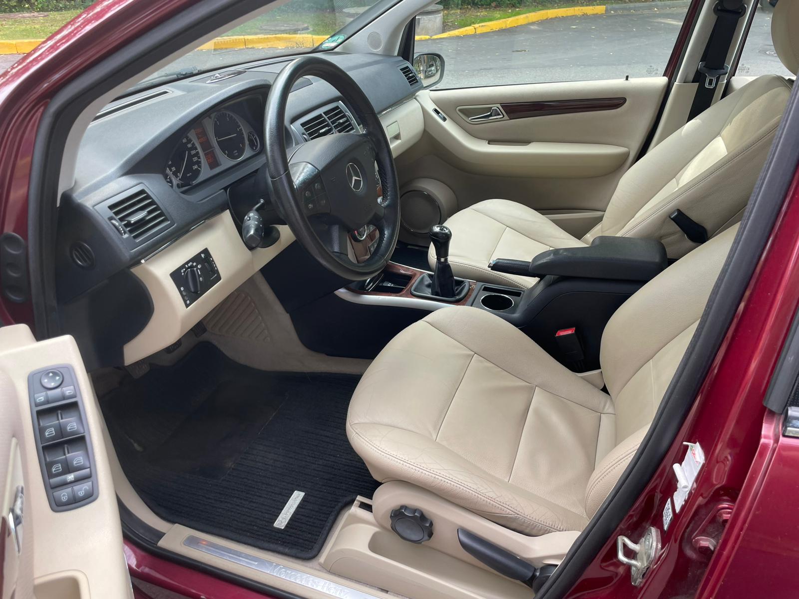 MB B200