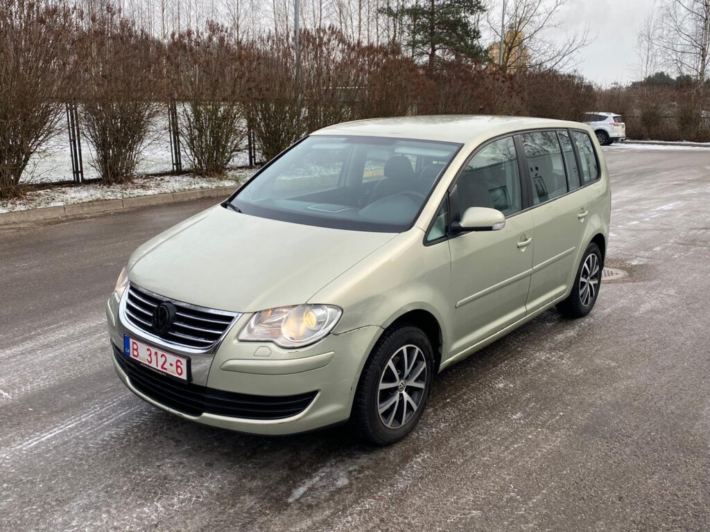 VW TOURAN 7-VIETĪGS