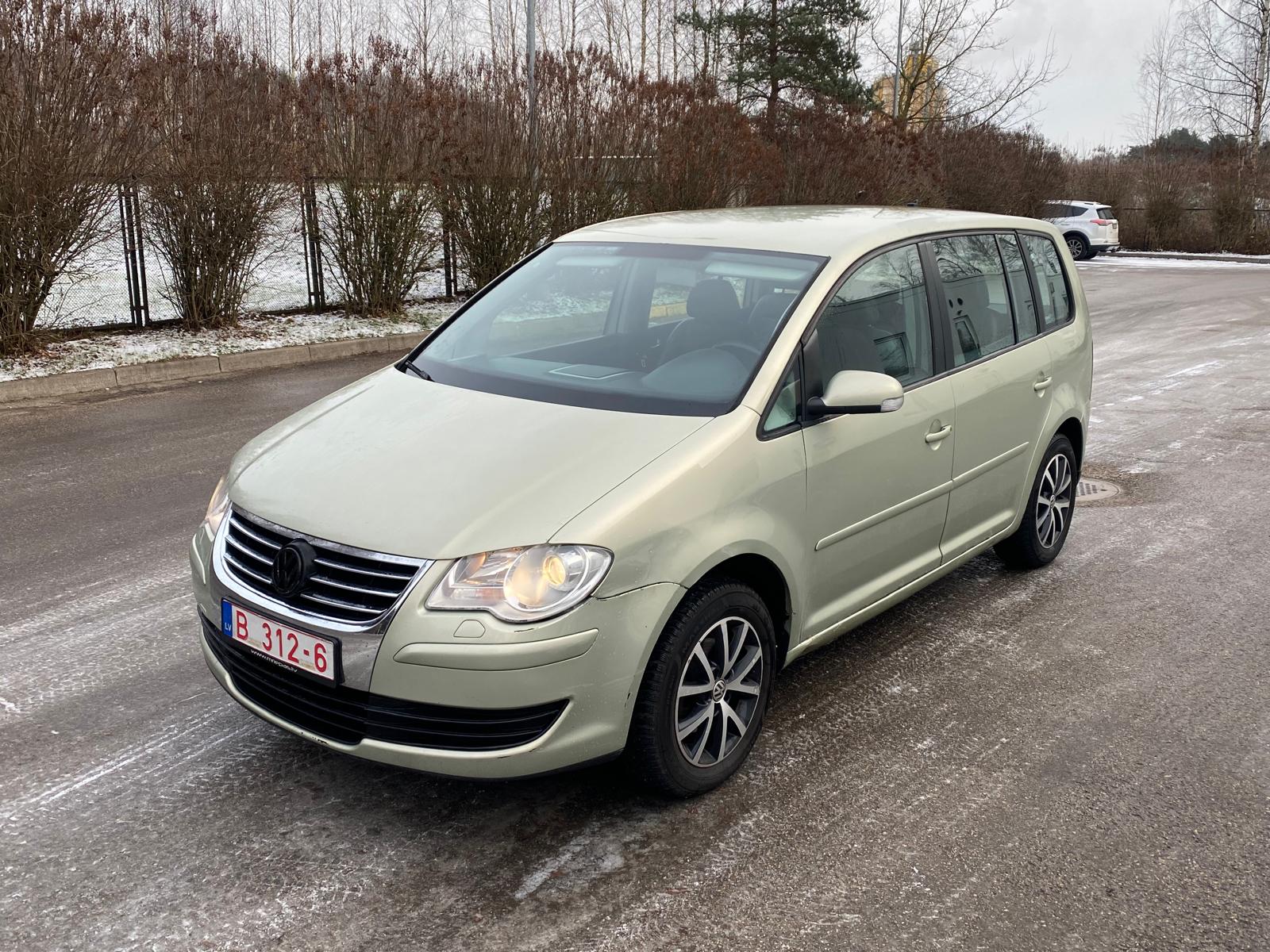 VW TOURAN 7-VIETĪGS