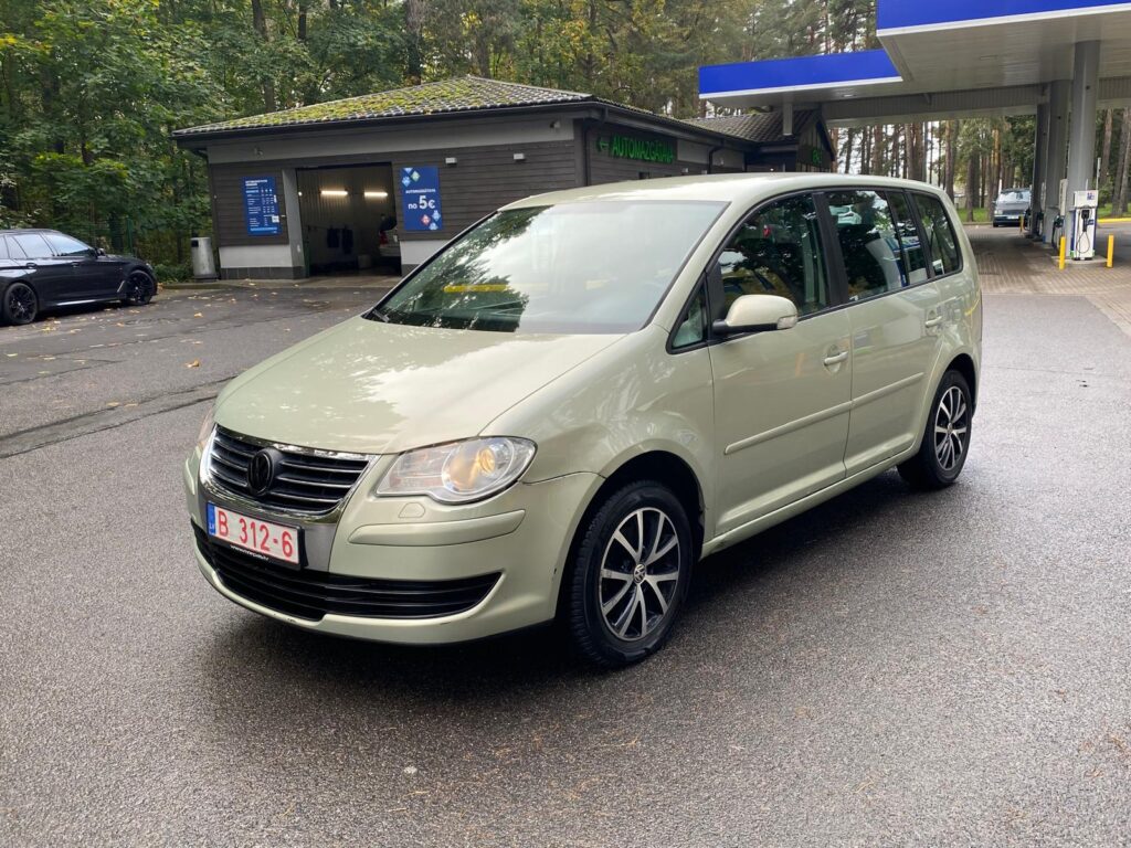 VW TOURAN 7-VIETĪGS