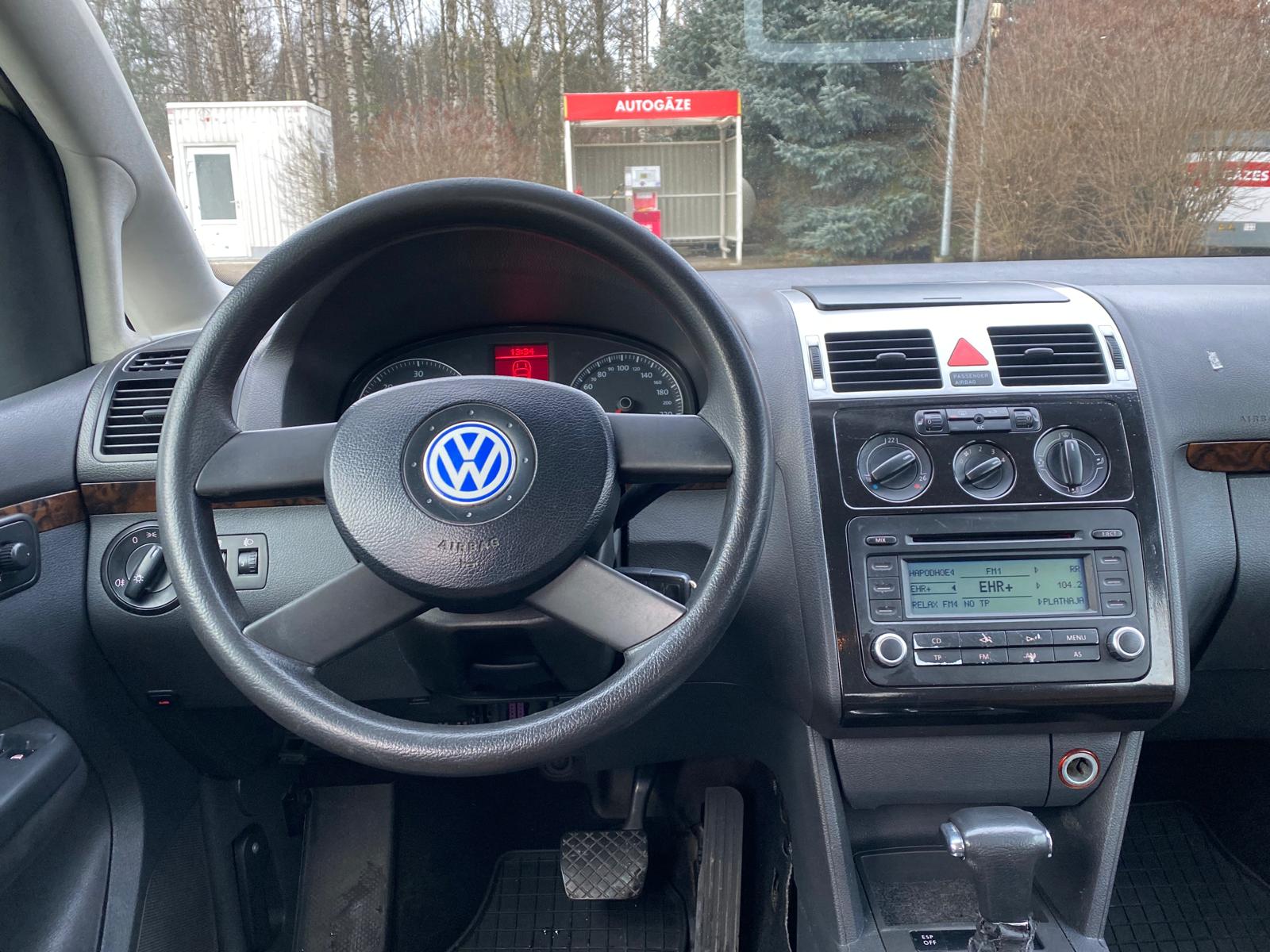 VW TOURAN 7-VIETĪGS