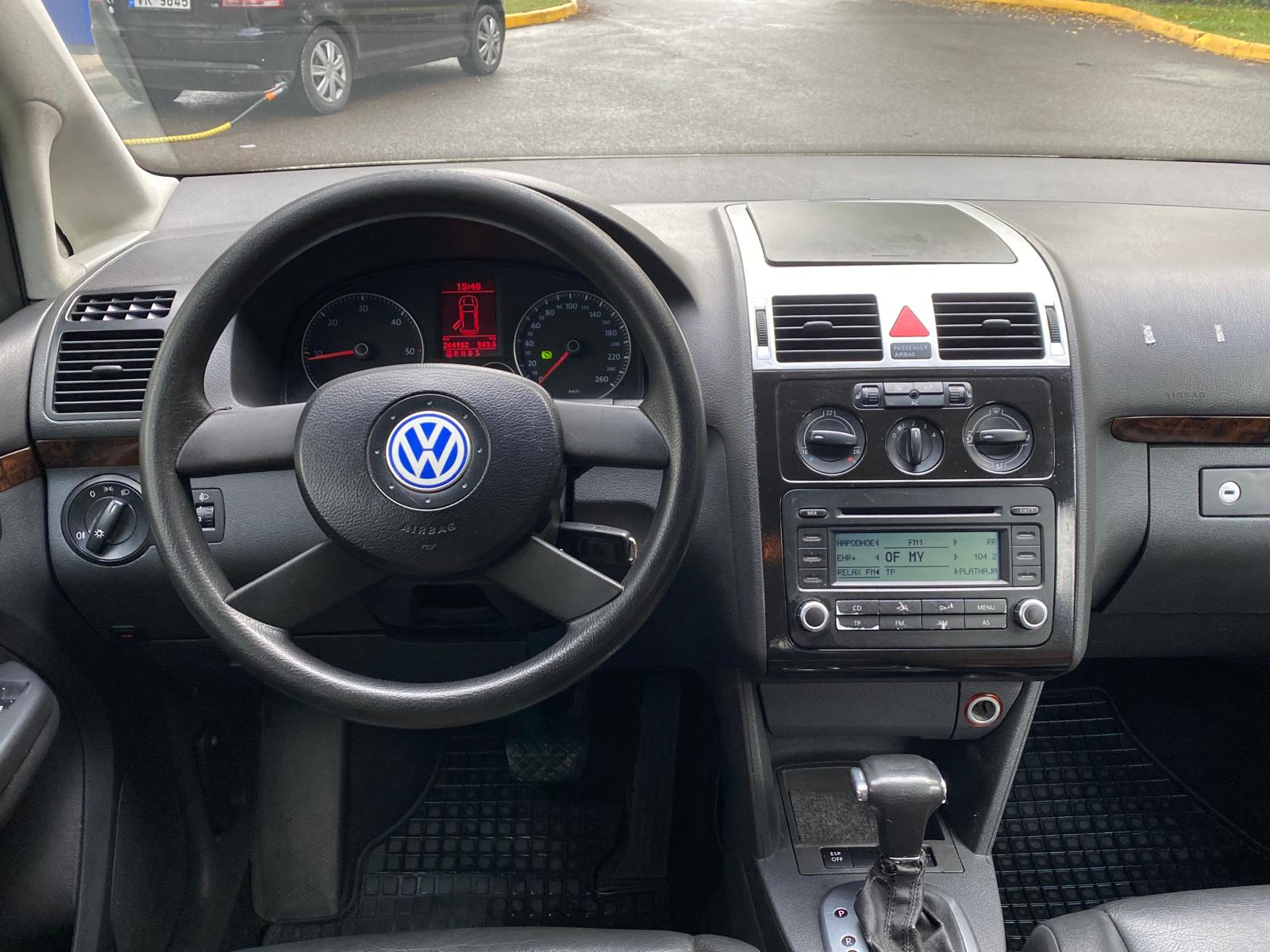 VW TOURAN 7-VIETĪGS