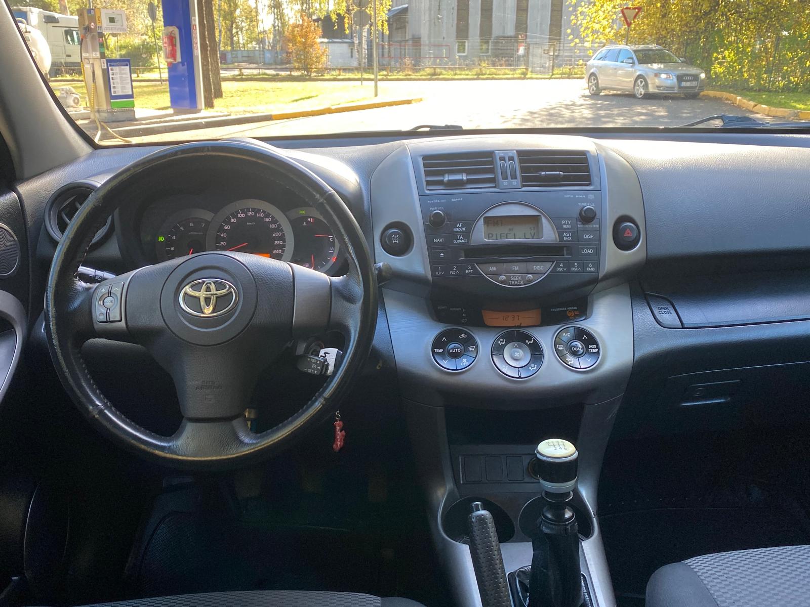 TOYOTA RAV4