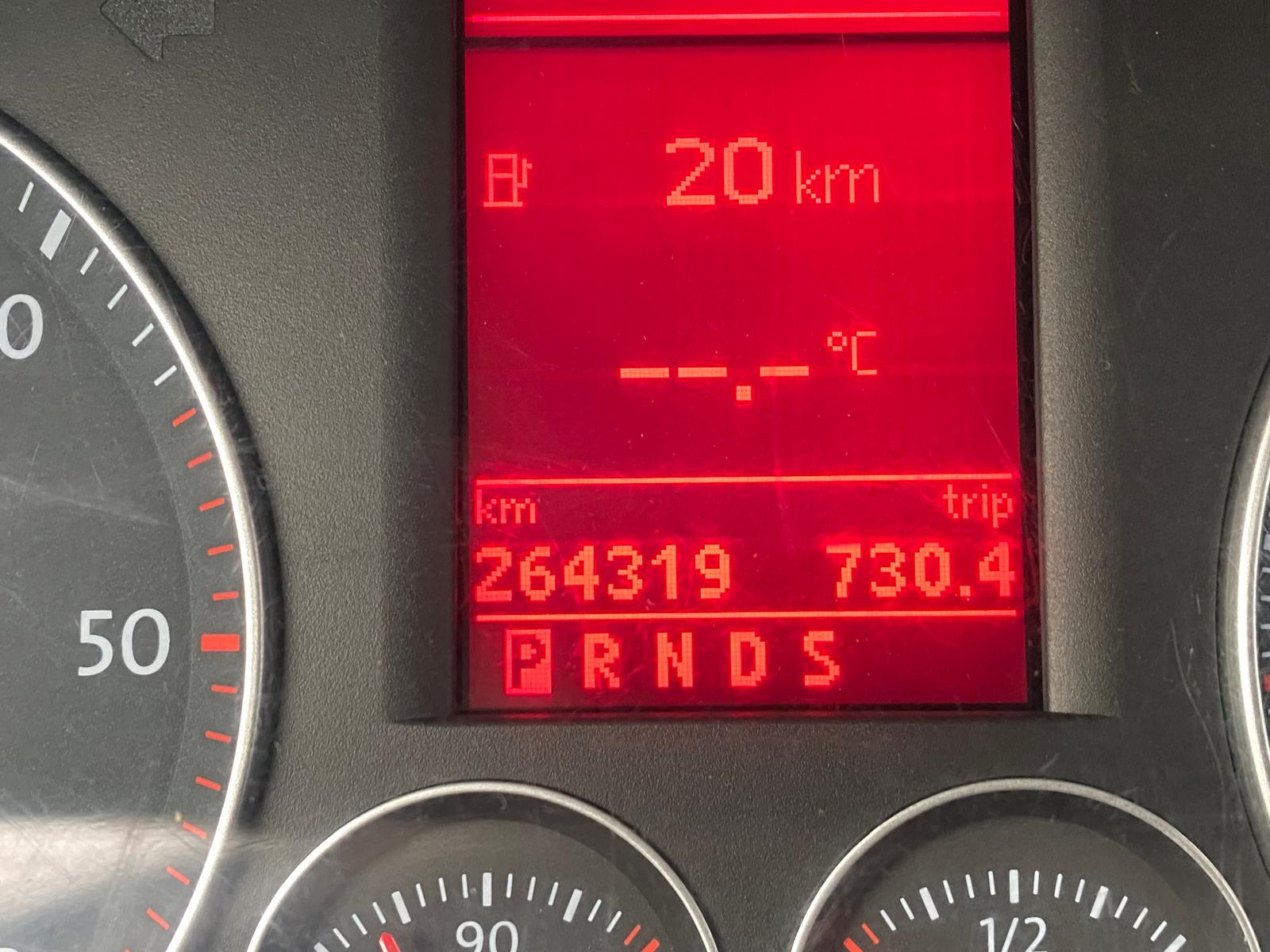 VW TOURAN 7-VIETĪGS