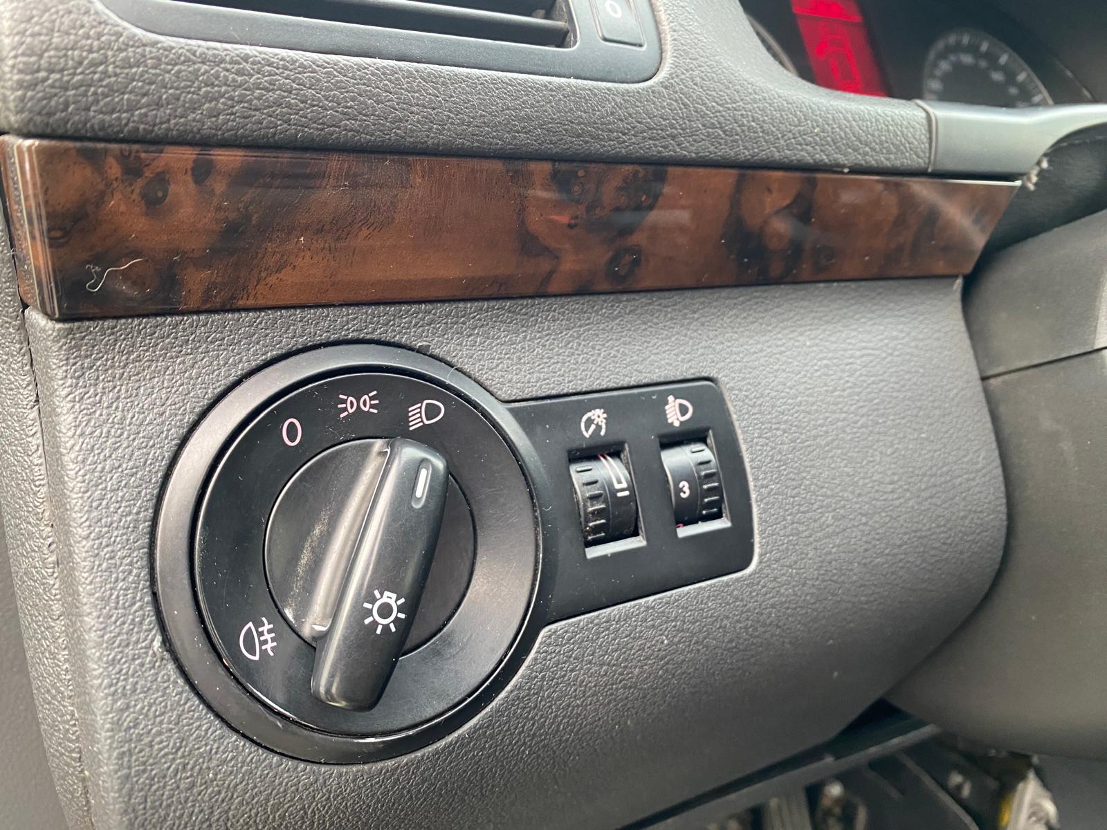 VW TOURAN 7-VIETĪGS