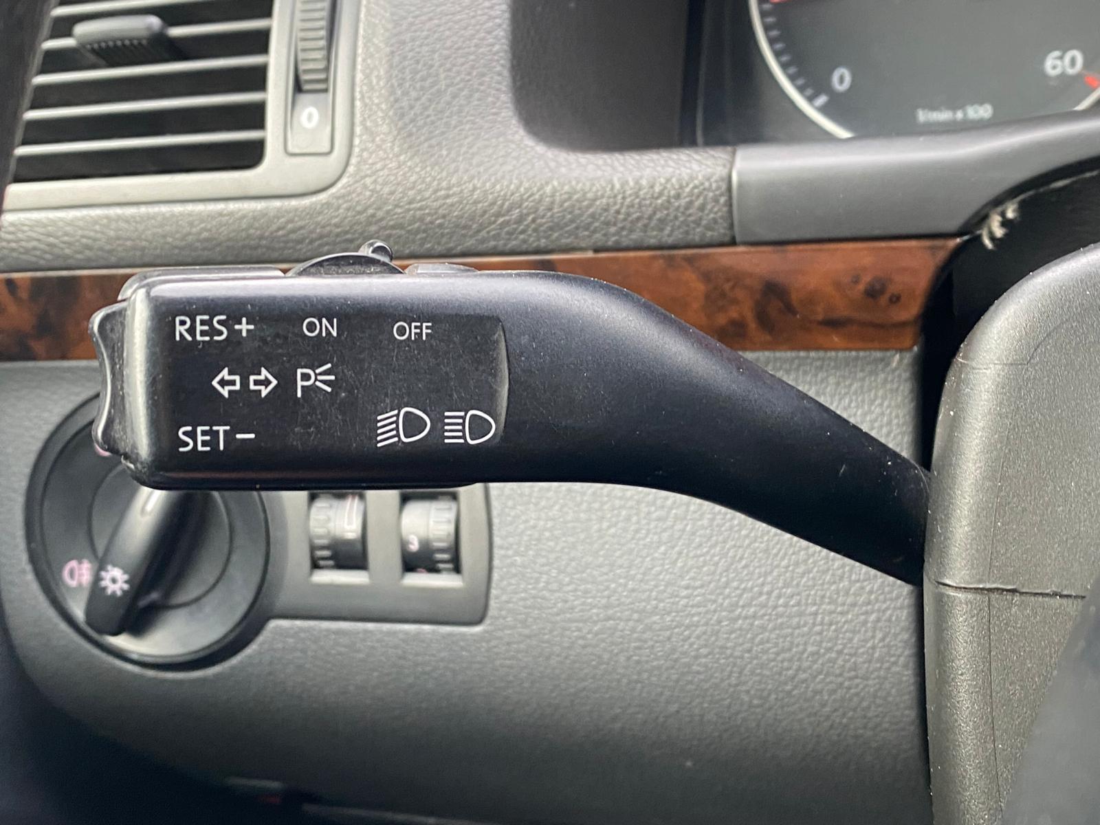 VW TOURAN 7-VIETĪGS