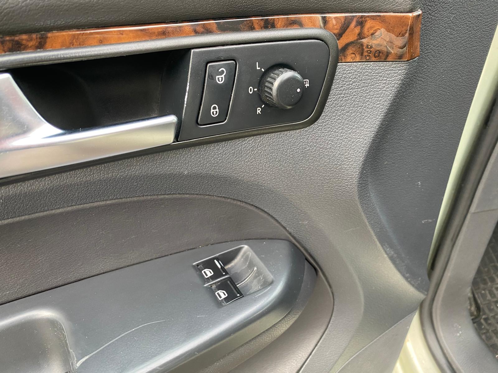 VW TOURAN 7-VIETĪGS