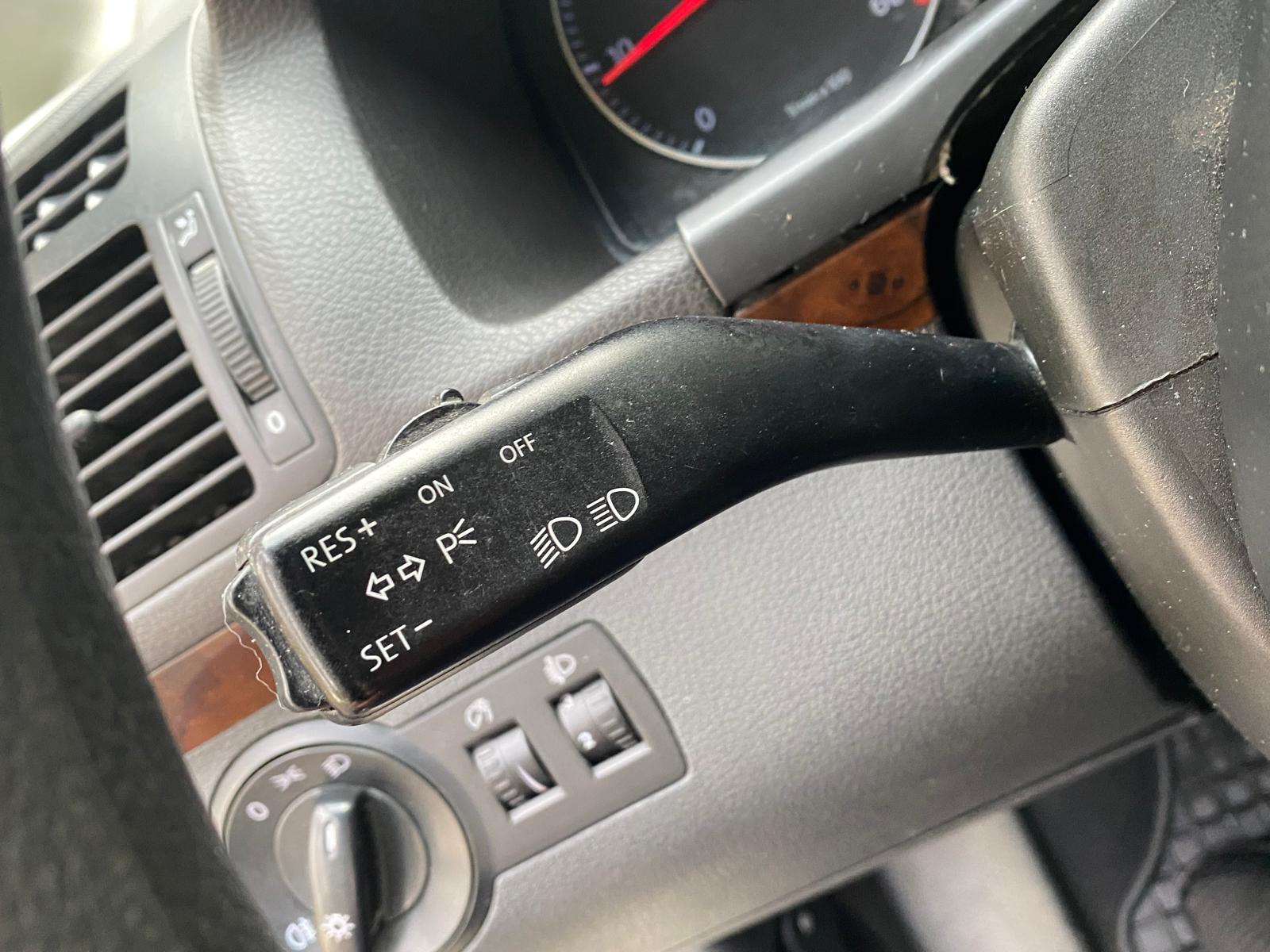 VW TOURAN 7-VIETĪGS