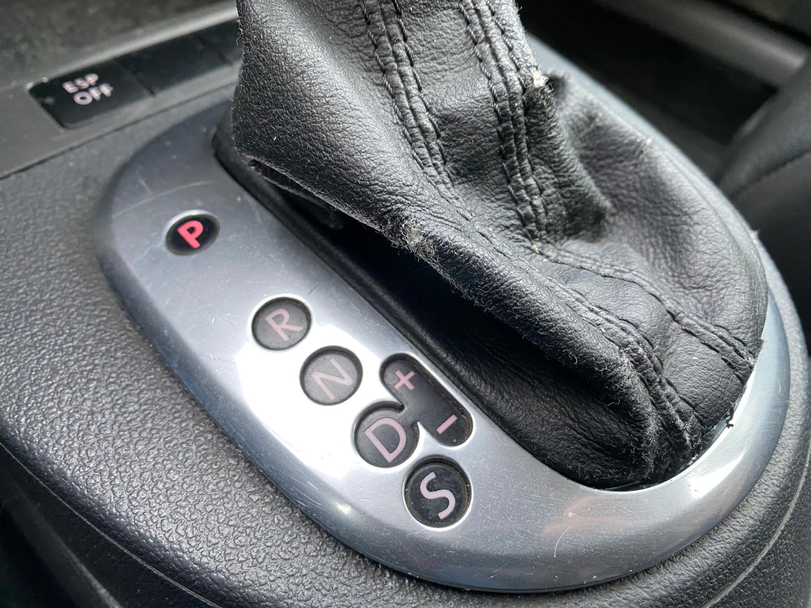 VW TOURAN 7-VIETĪGS