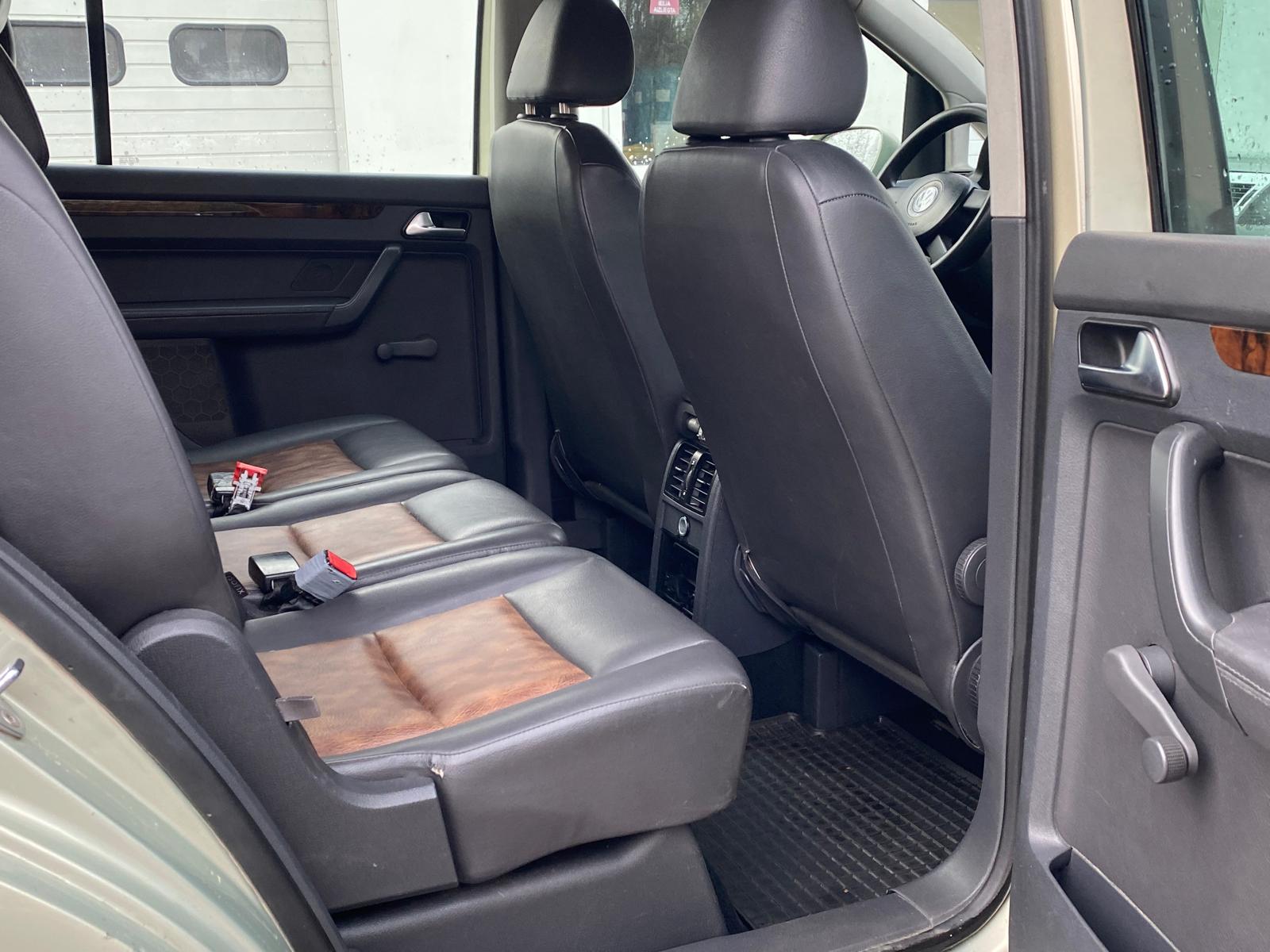 VW TOURAN 7-VIETĪGS