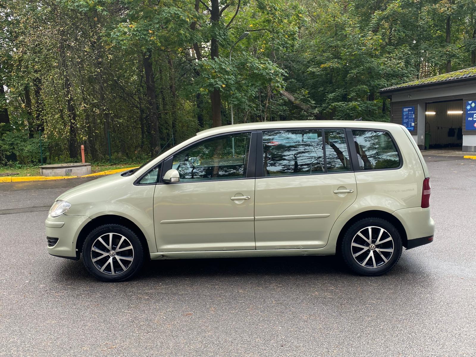 VW TOURAN 7-VIETĪGS