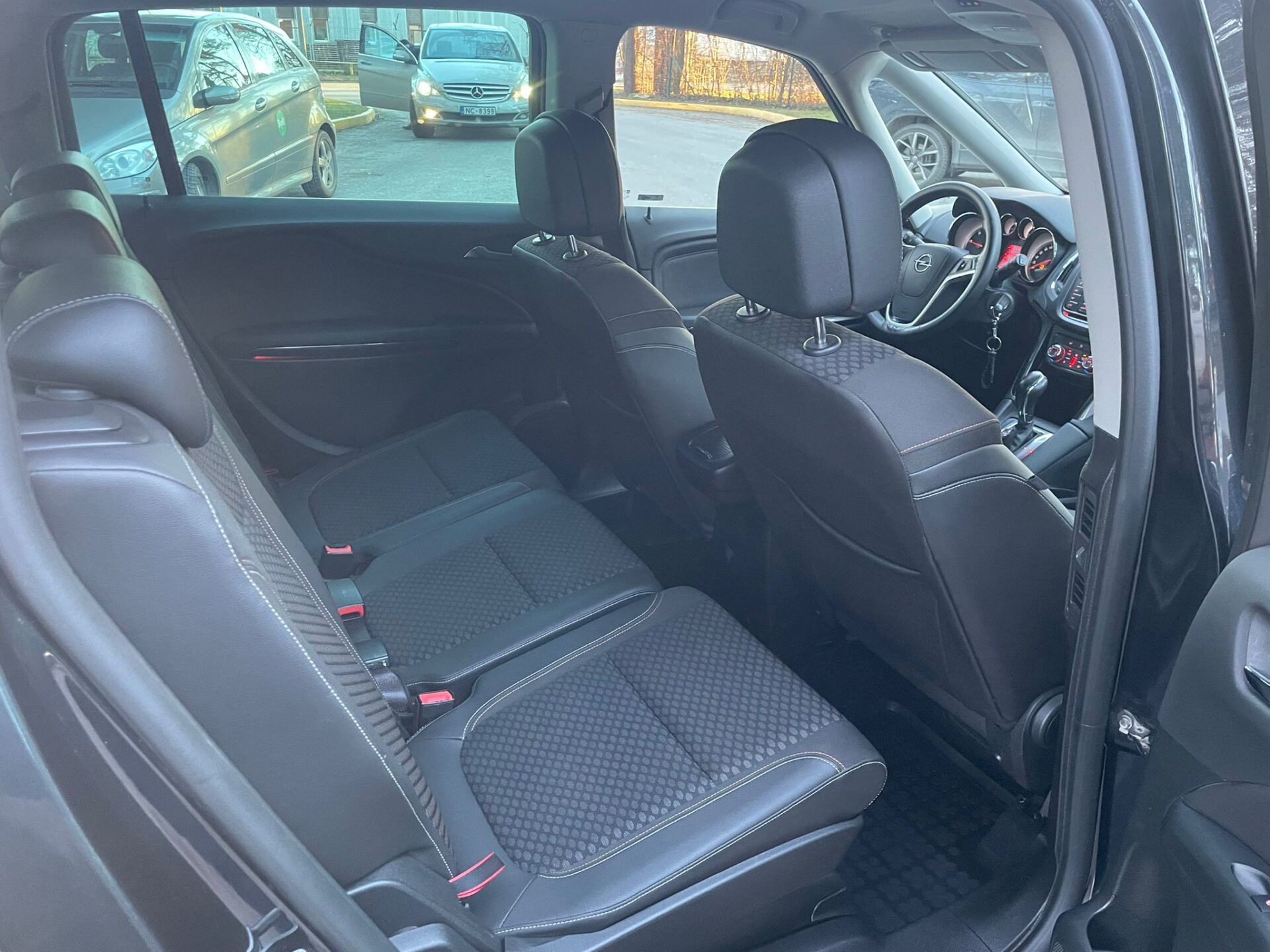 OPEL ZAFIRA TOURER 7-VIETĪGS