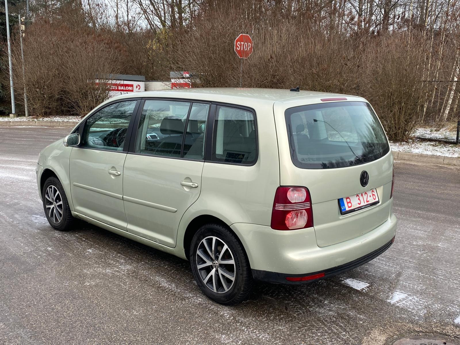 VW TOURAN 7-VIETĪGS