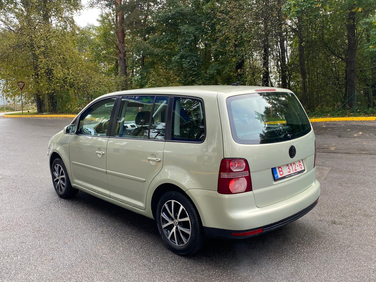 VW TOURAN 7-VIETĪGS