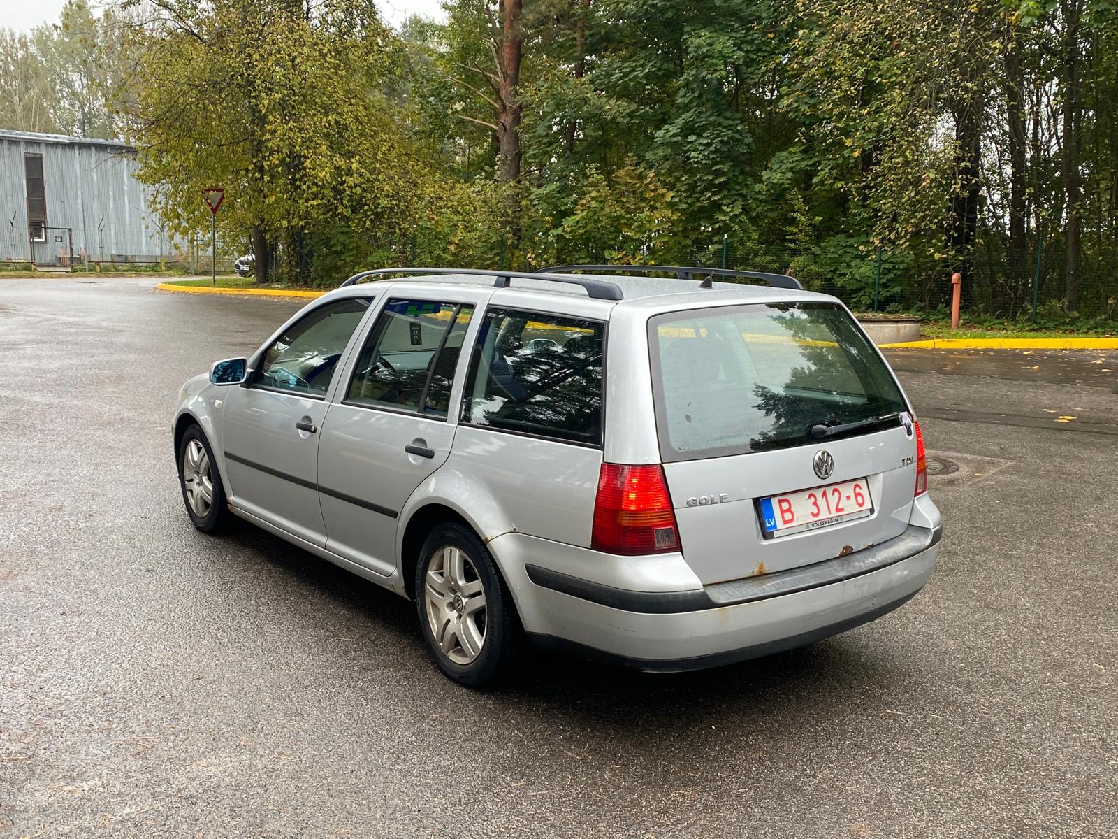 VW GOLF VARIANT