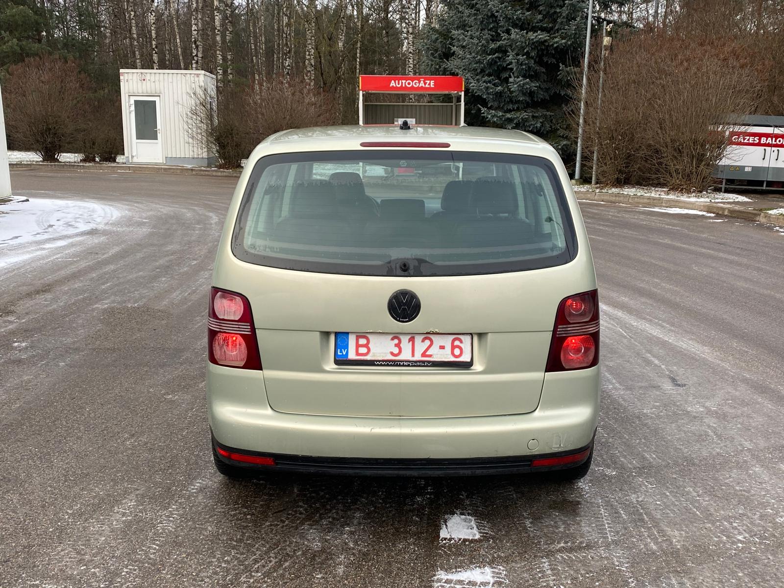 VW TOURAN 7-VIETĪGS