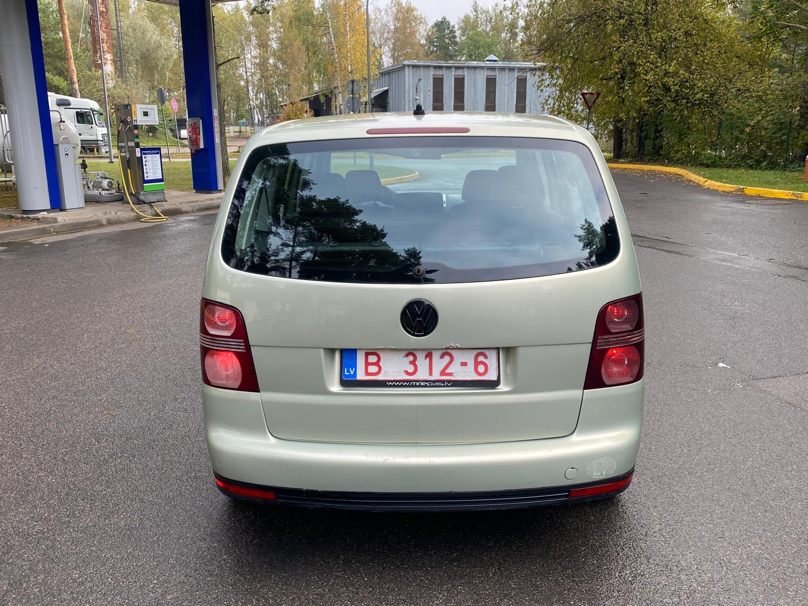 VW TOURAN 7-VIETĪGS
