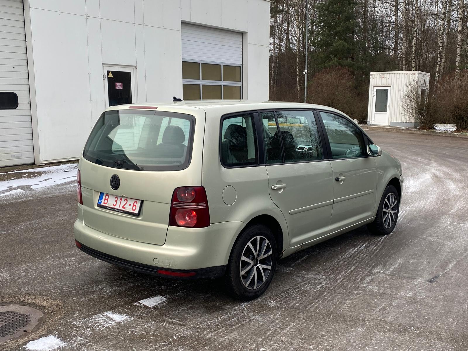 VW TOURAN 7-VIETĪGS