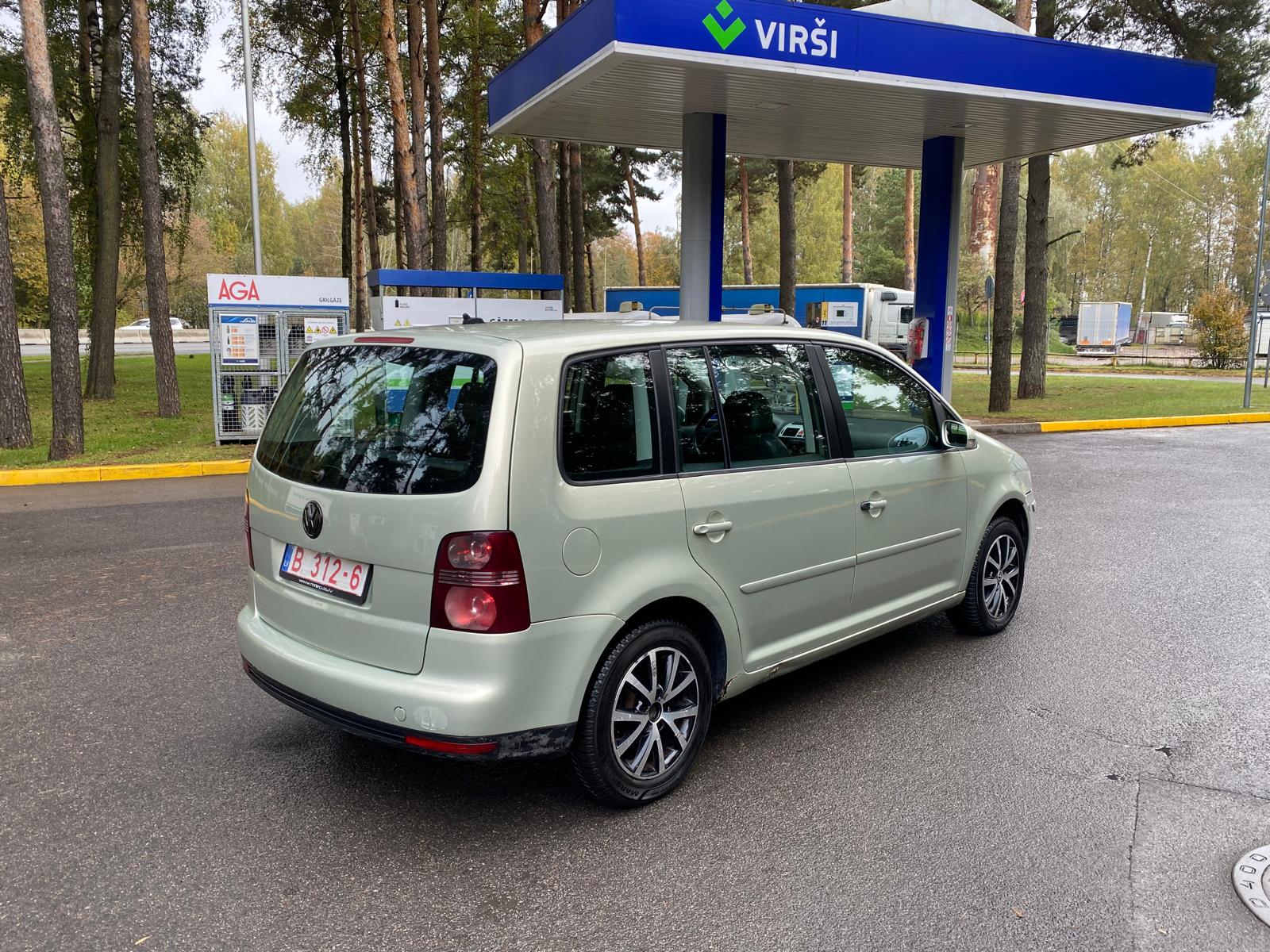 VW TOURAN 7-VIETĪGS