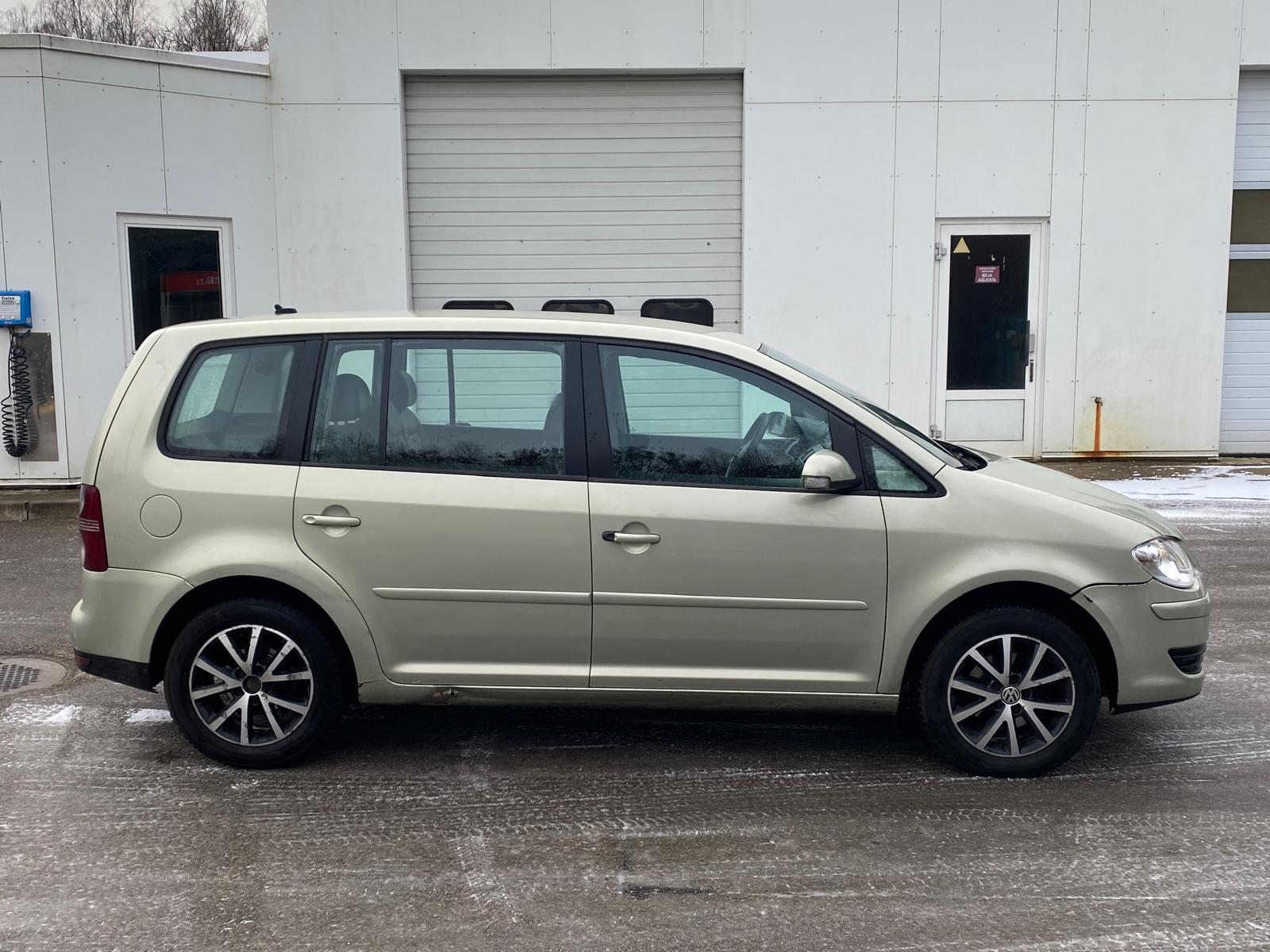 VW TOURAN 7-VIETĪGS