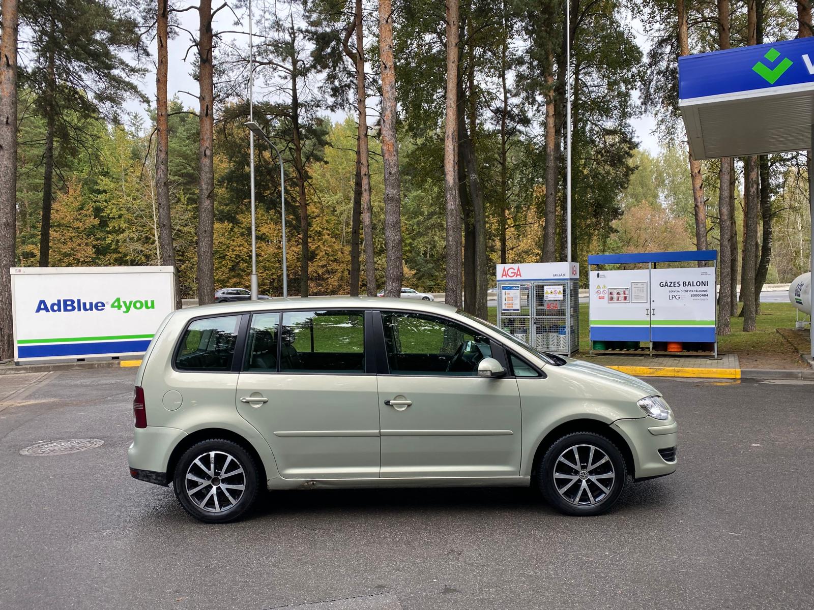 VW TOURAN 7-VIETĪGS