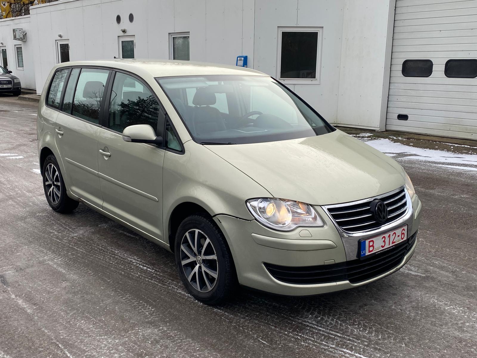 VW TOURAN 7-VIETĪGS