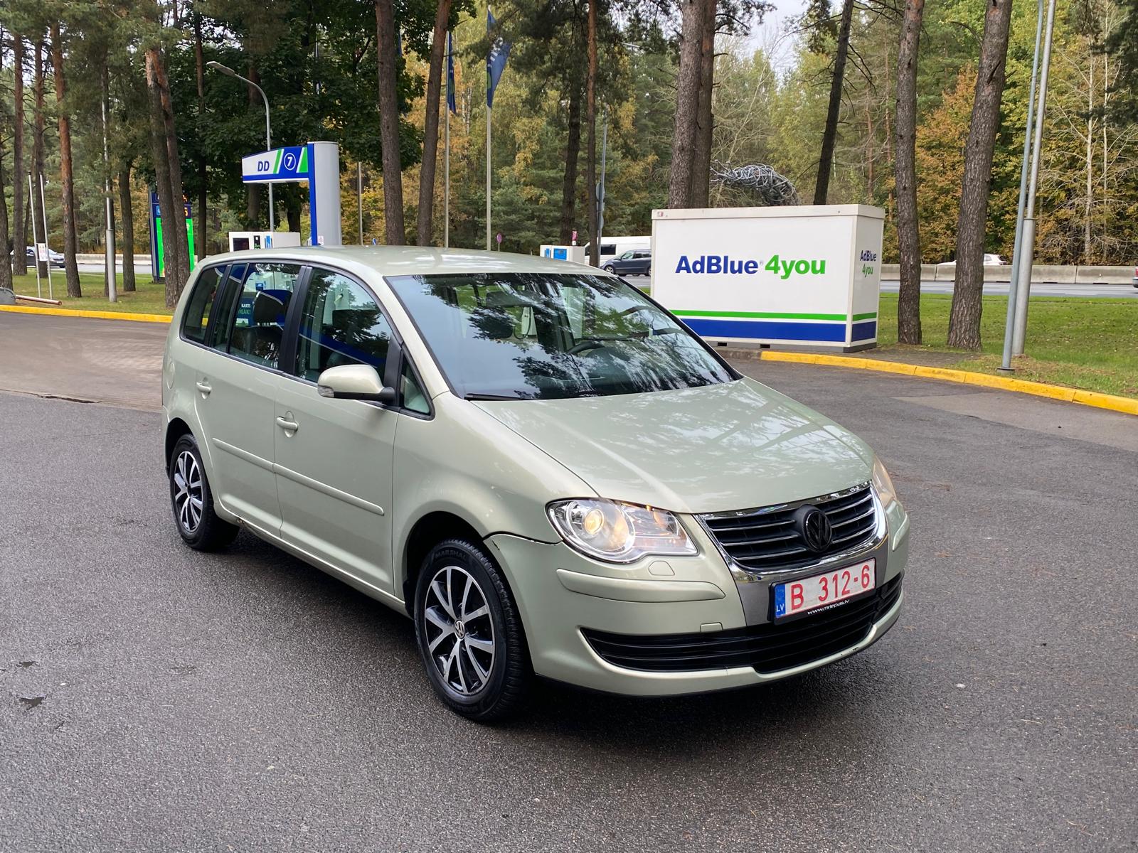 VW TOURAN 7-VIETĪGS
