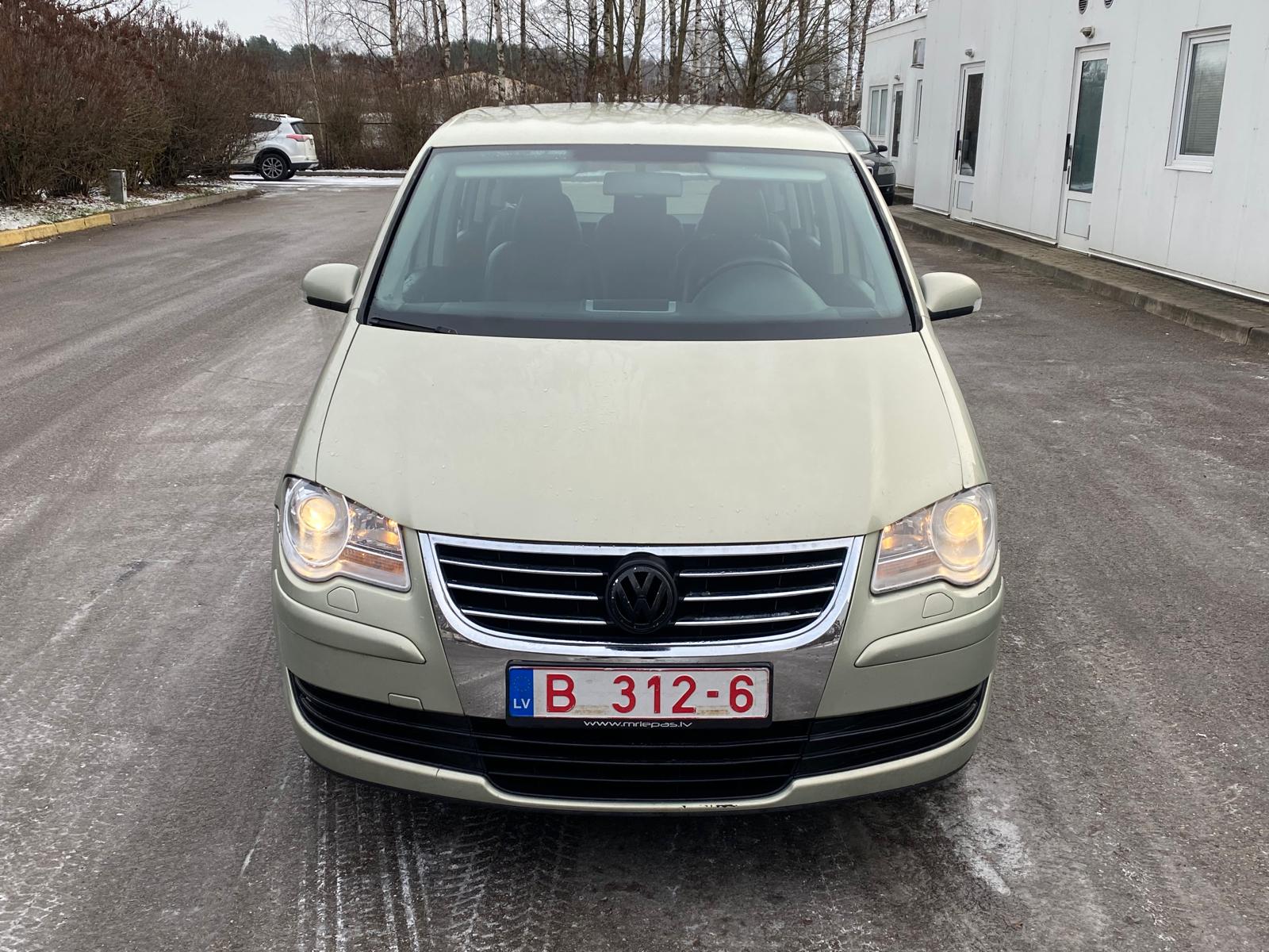 VW TOURAN 7-VIETĪGS