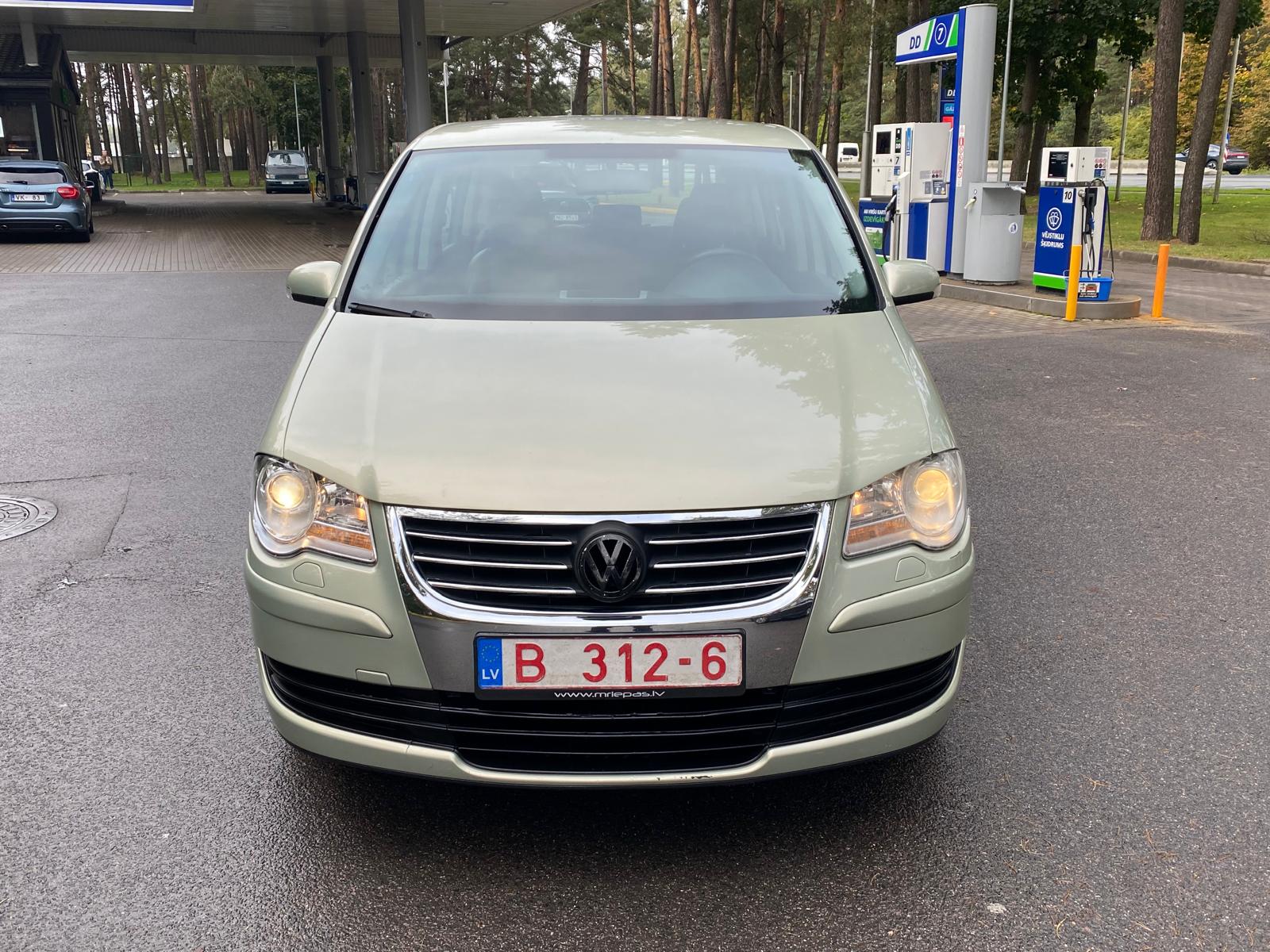VW TOURAN 7-VIETĪGS