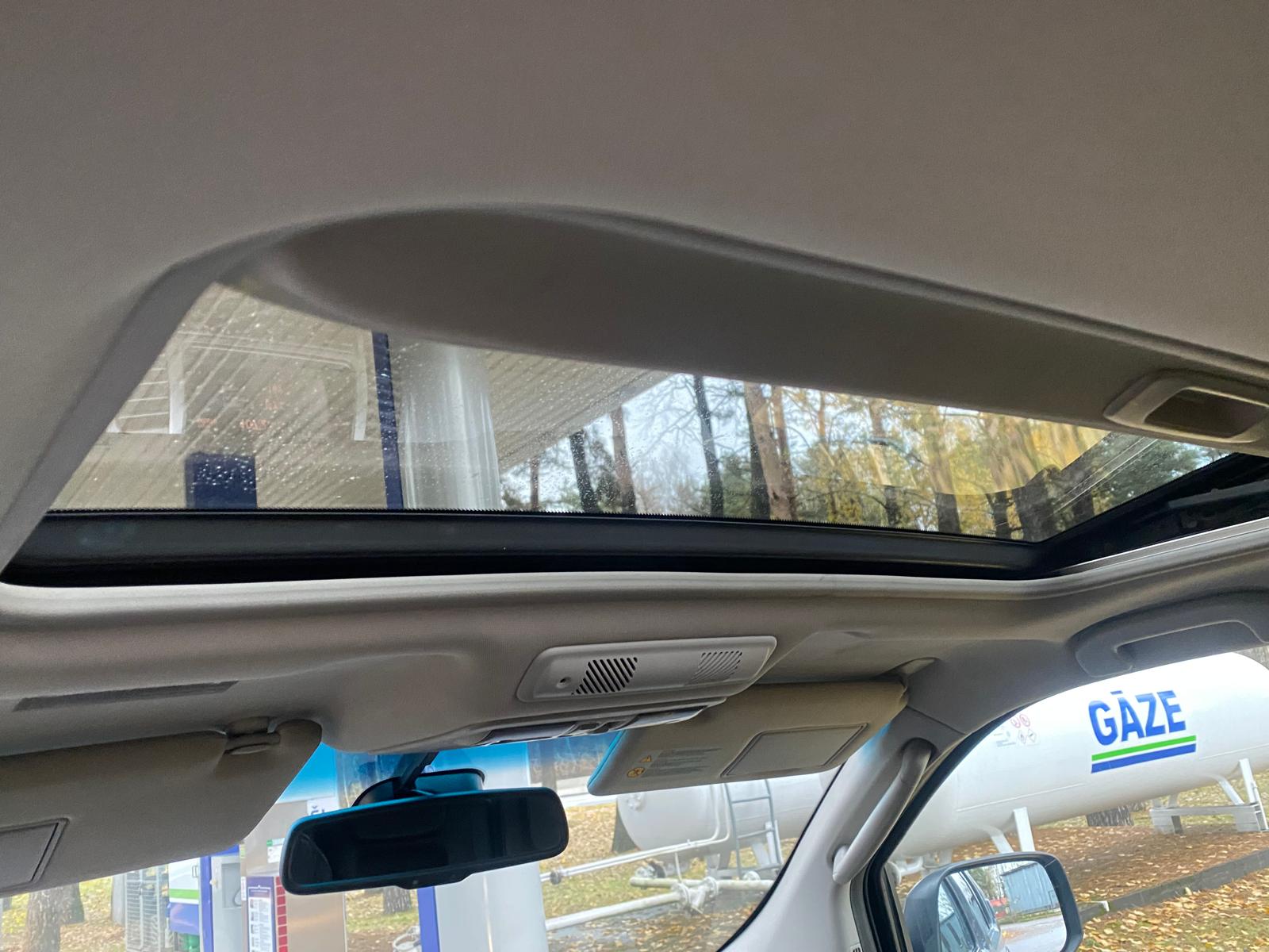 NISSAN PATHFINDER 7-VIETAS 4X4