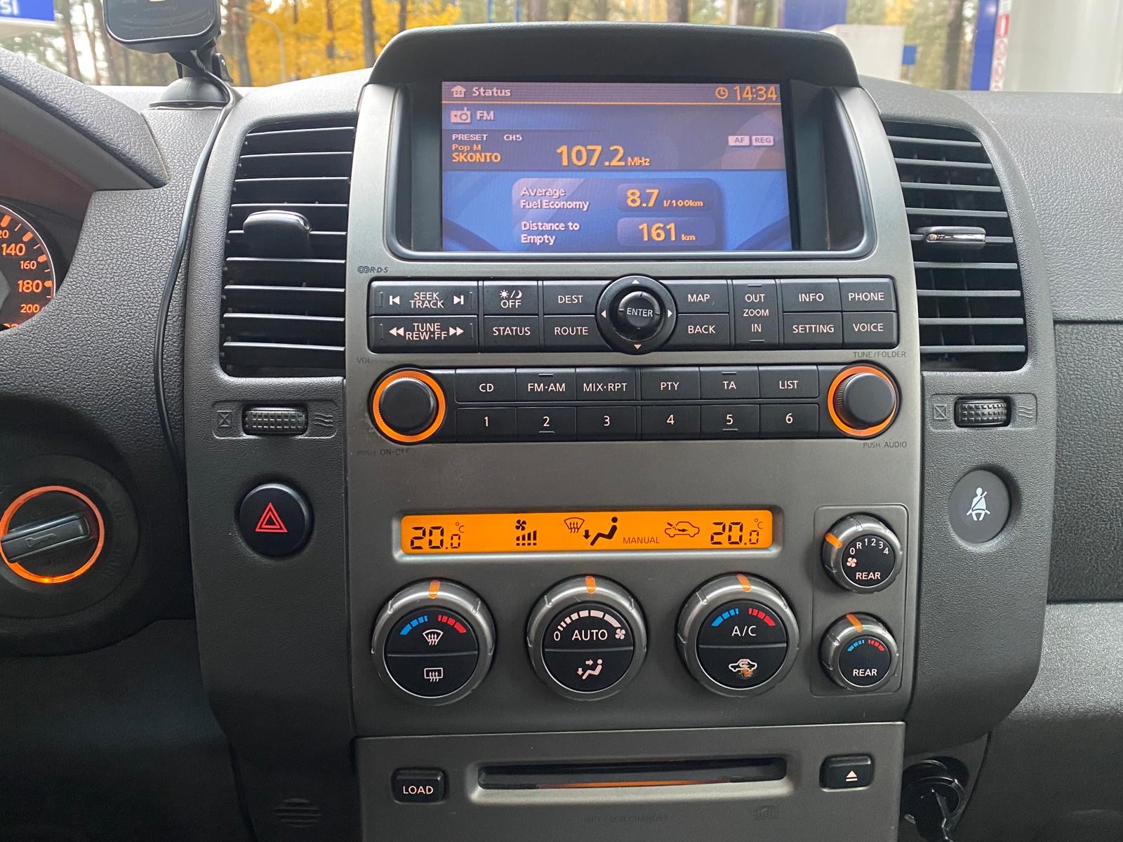 NISSAN PATHFINDER 7-VIETAS 4X4