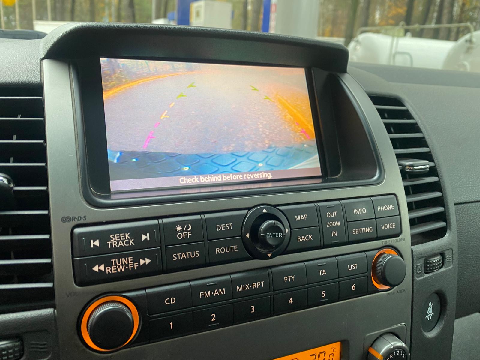 NISSAN PATHFINDER 7-VIETAS 4X4