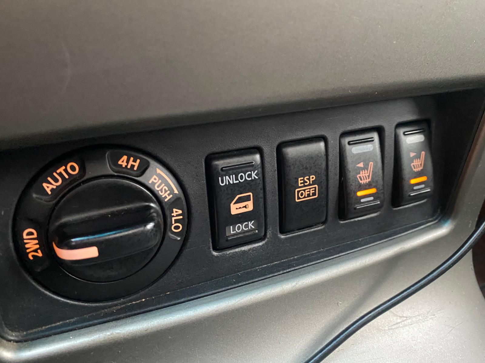 NISSAN PATHFINDER 7-VIETAS 4X4