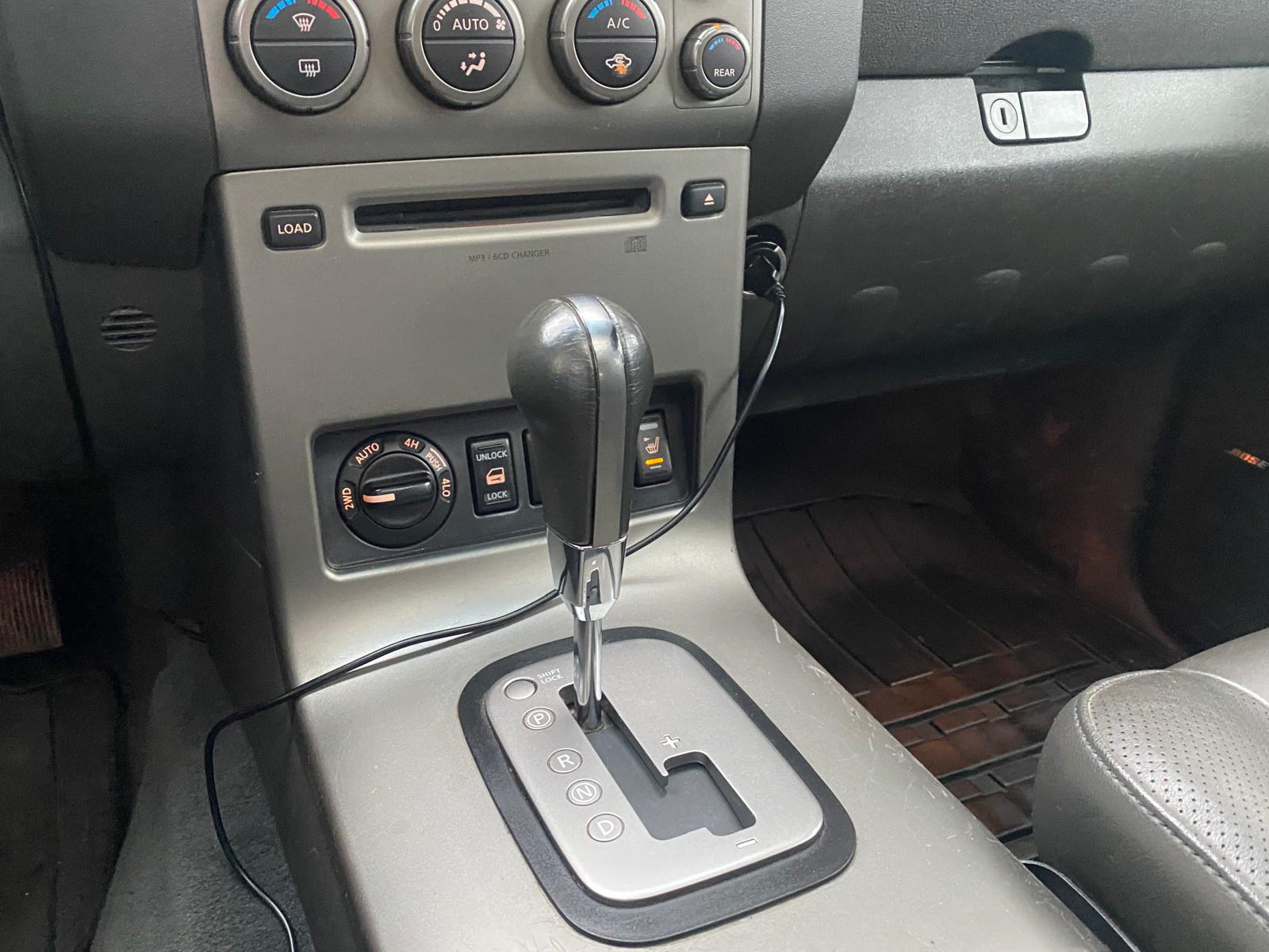 NISSAN PATHFINDER 7-VIETAS 4X4