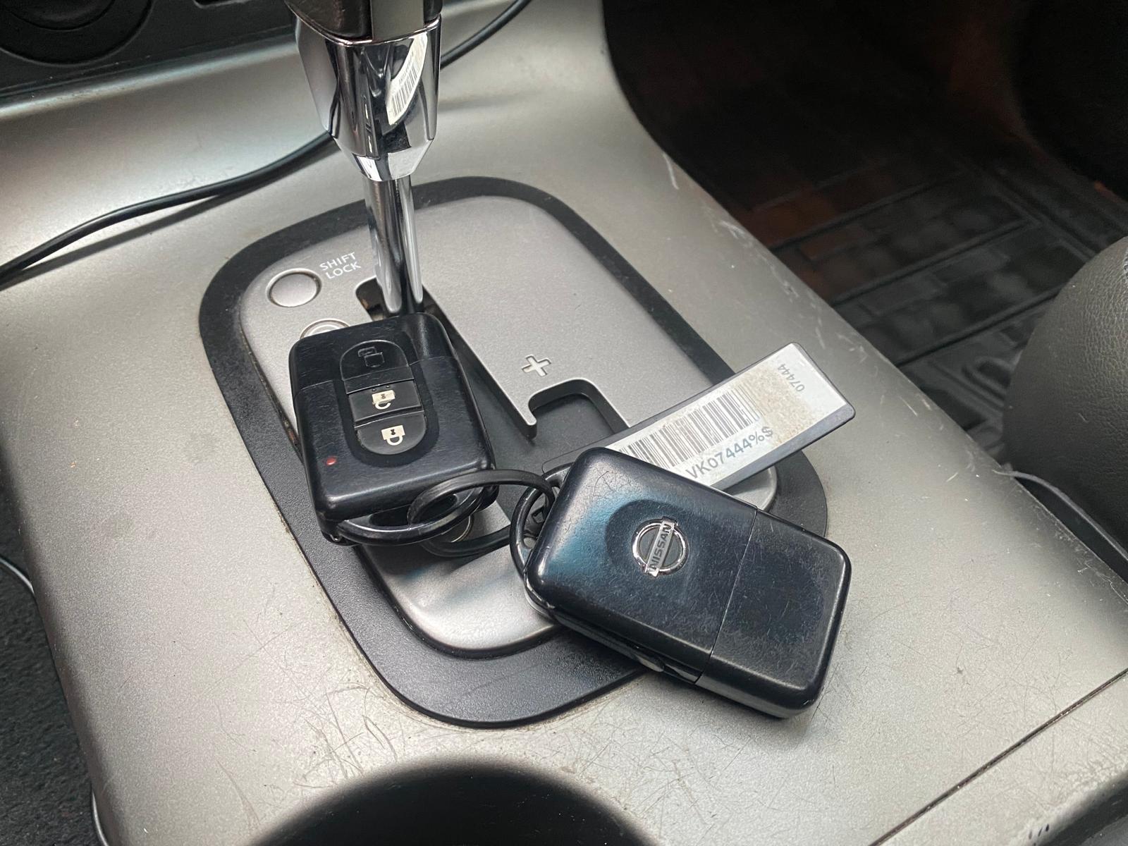 NISSAN PATHFINDER 7-VIETAS 4X4