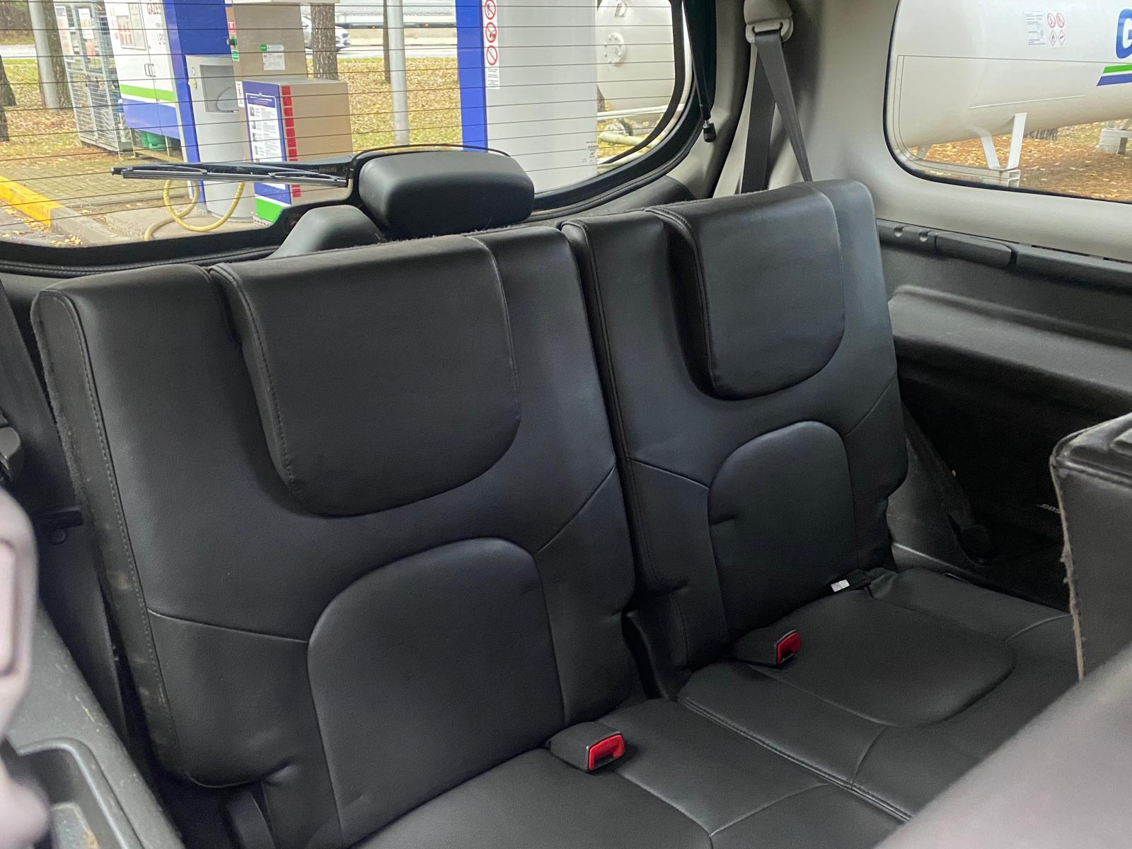 NISSAN PATHFINDER 7-VIETAS 4X4