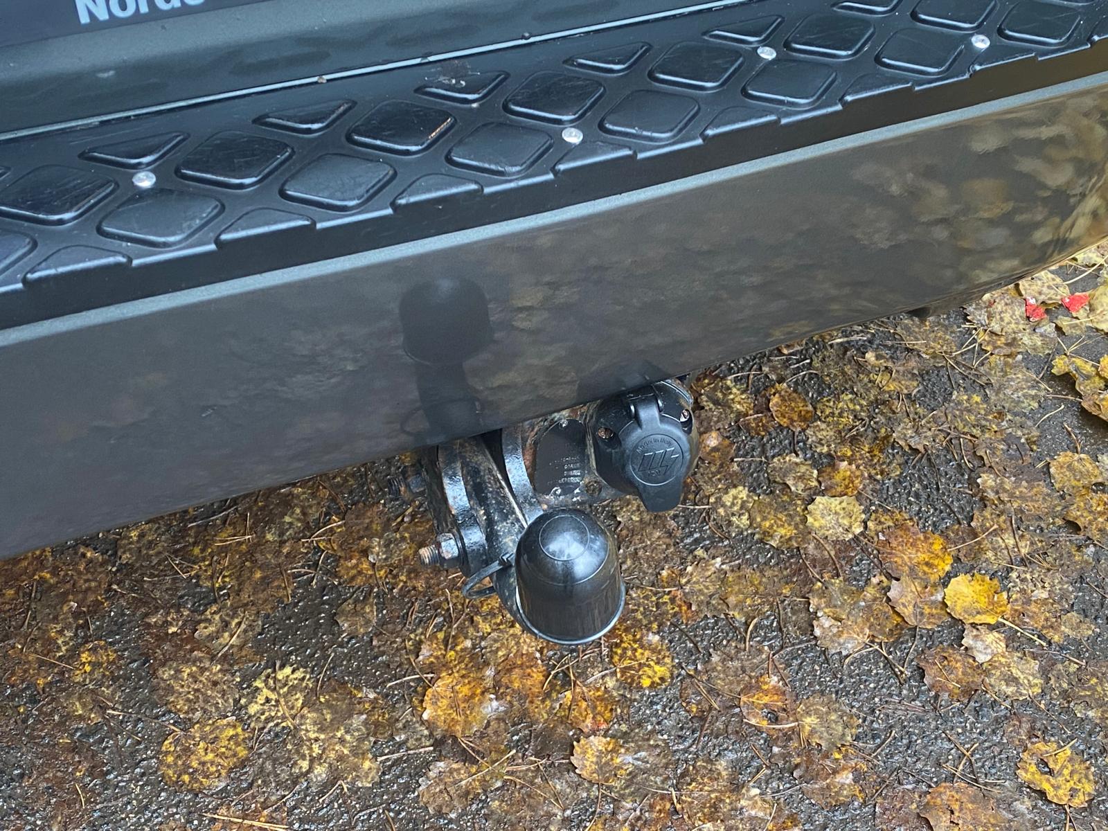 NISSAN PATHFINDER 7-VIETAS 4X4