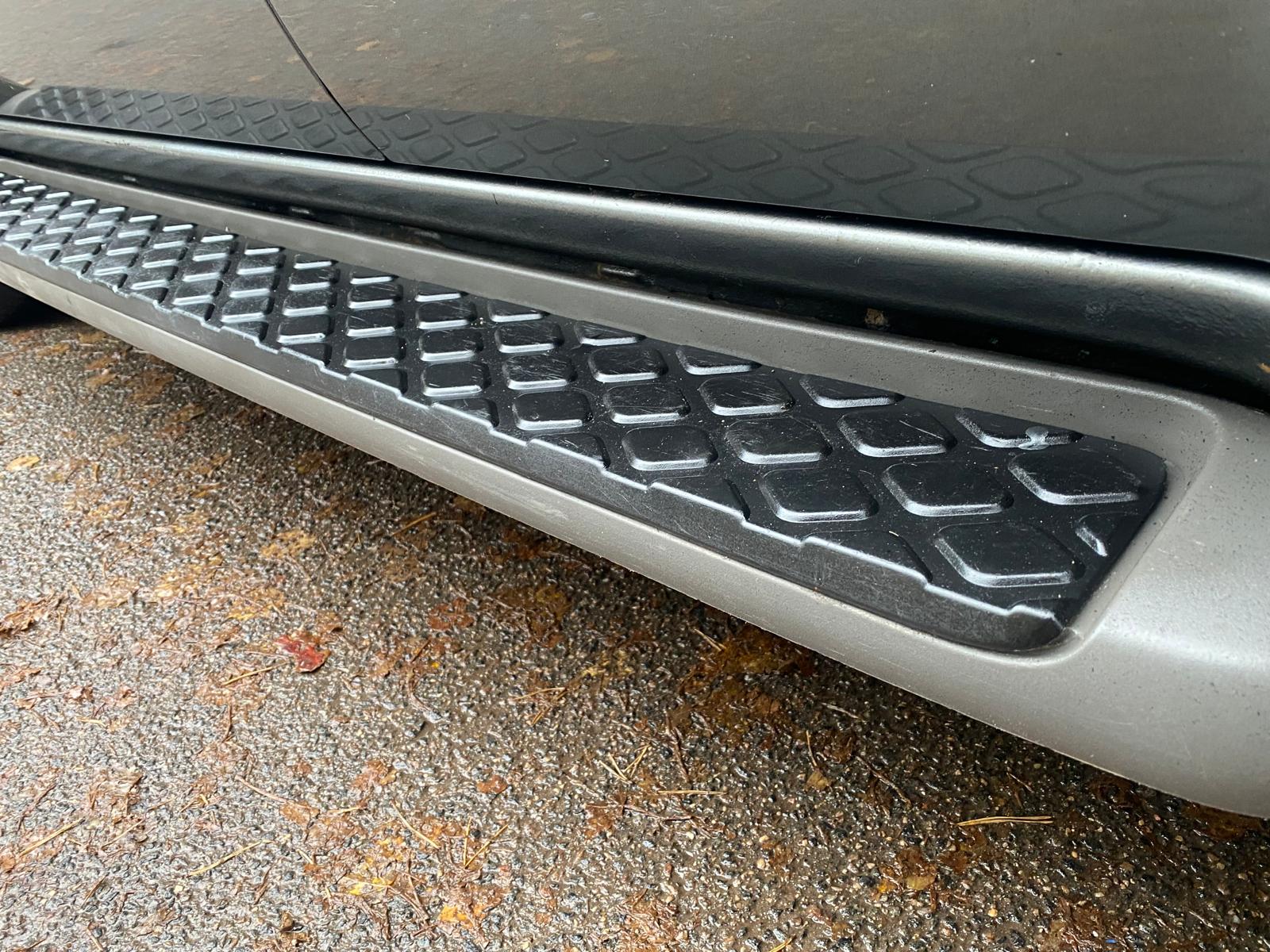 NISSAN PATHFINDER 7-VIETAS 4X4