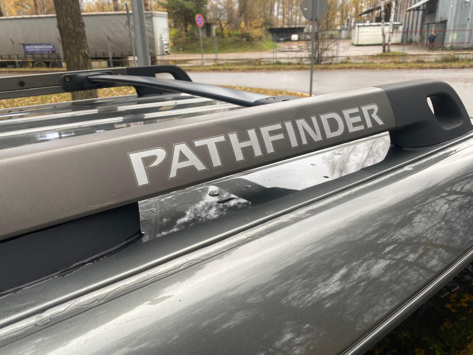 NISSAN PATHFINDER 7-VIETAS 4X4