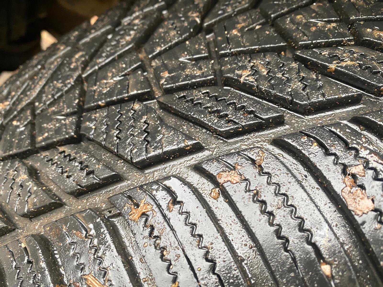 NISSAN PATHFINDER 7-VIETAS 4X4