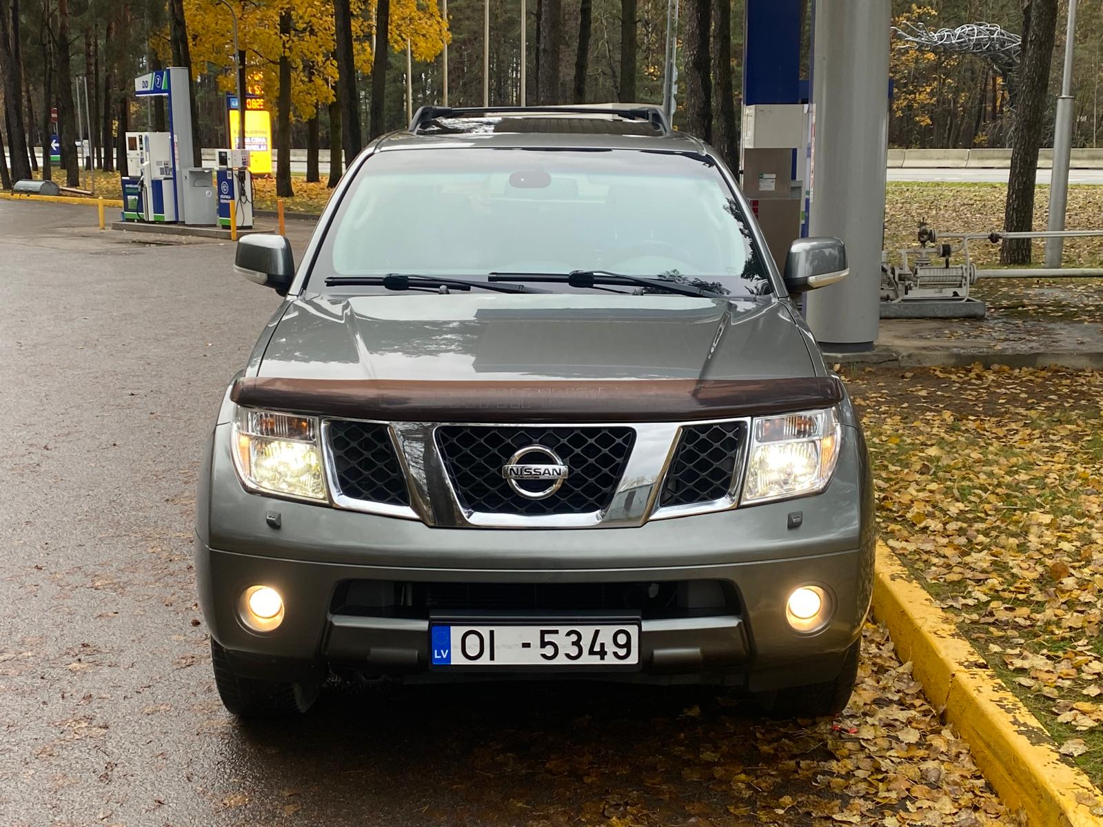 NISSAN PATHFINDER 7-VIETAS 4X4