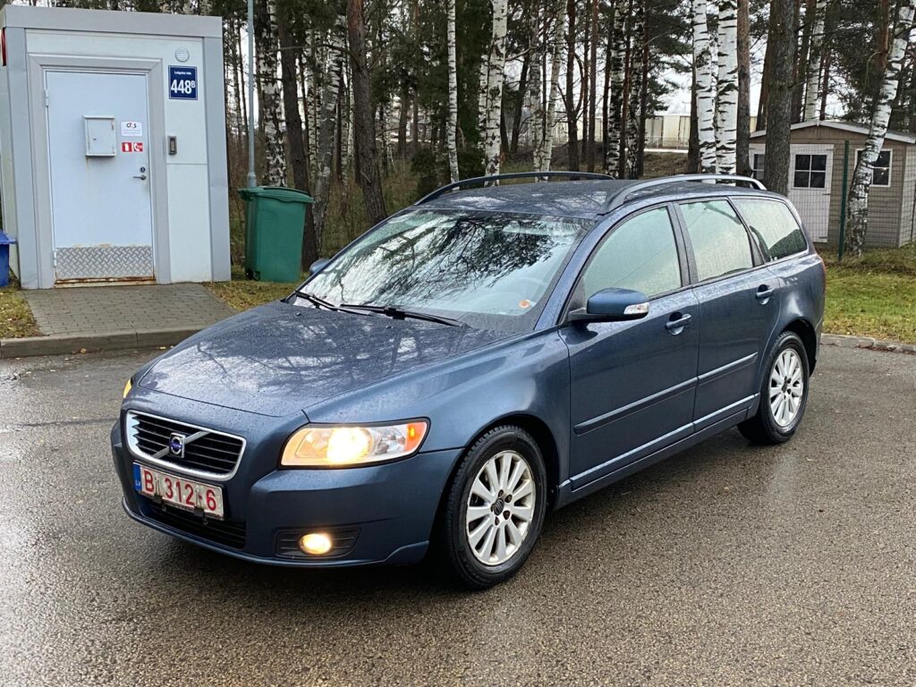 VOLVO V50