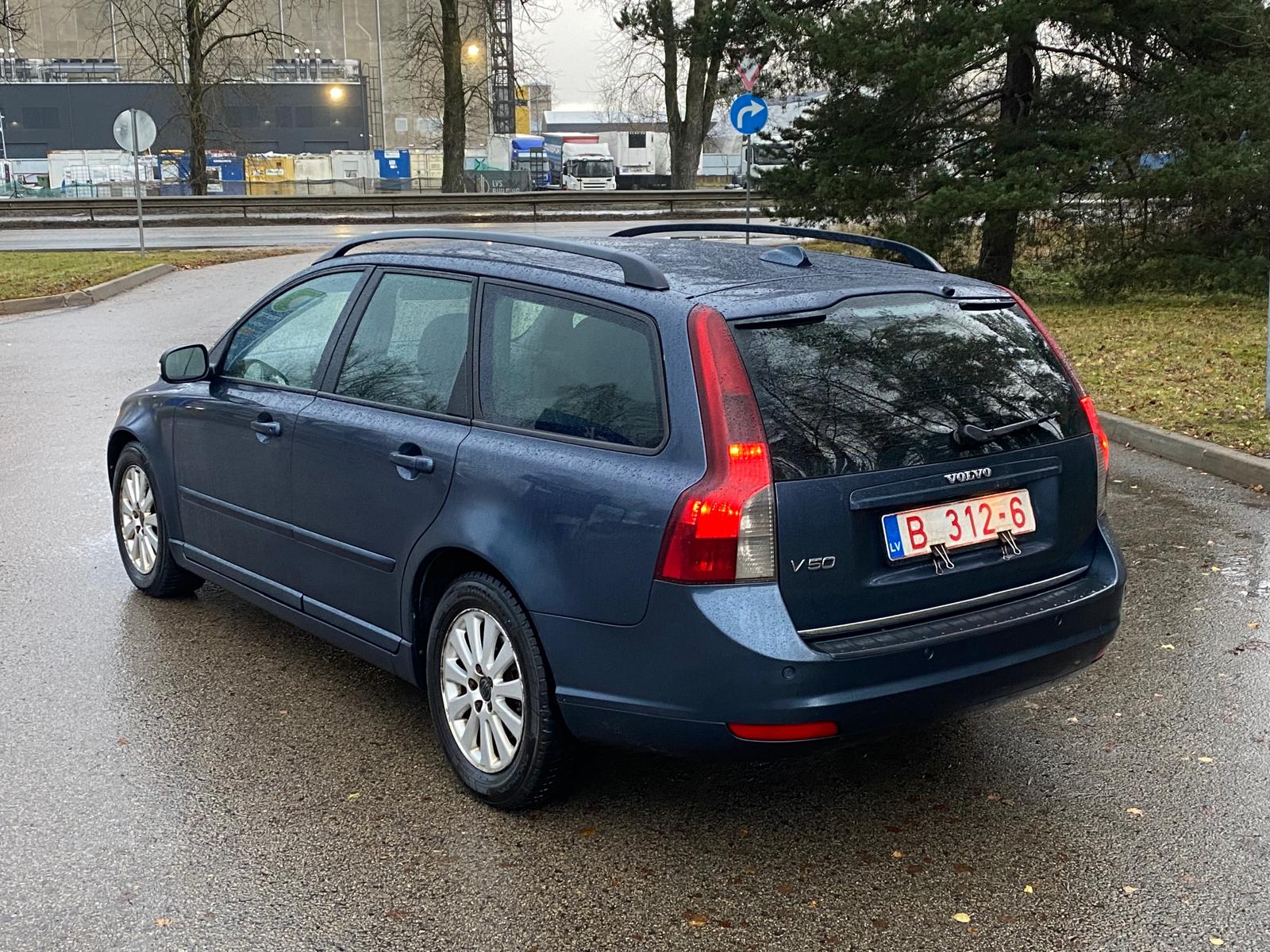 VOLVO V50