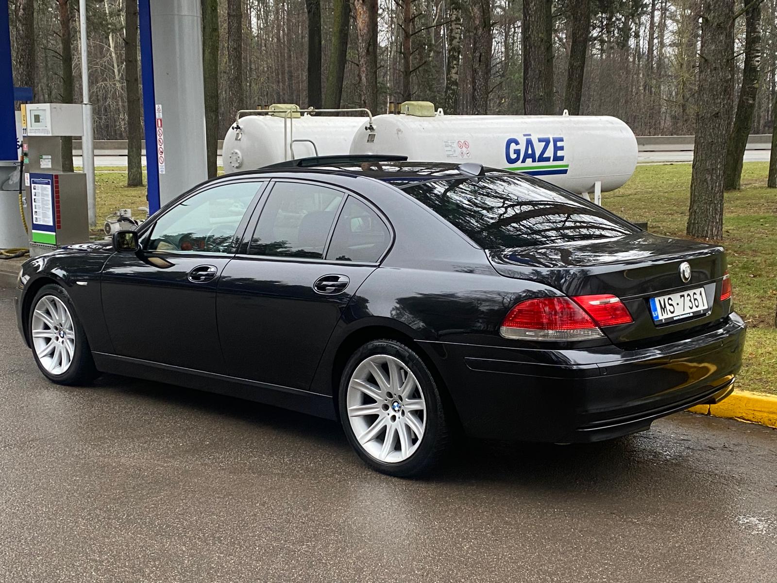 BMW 730