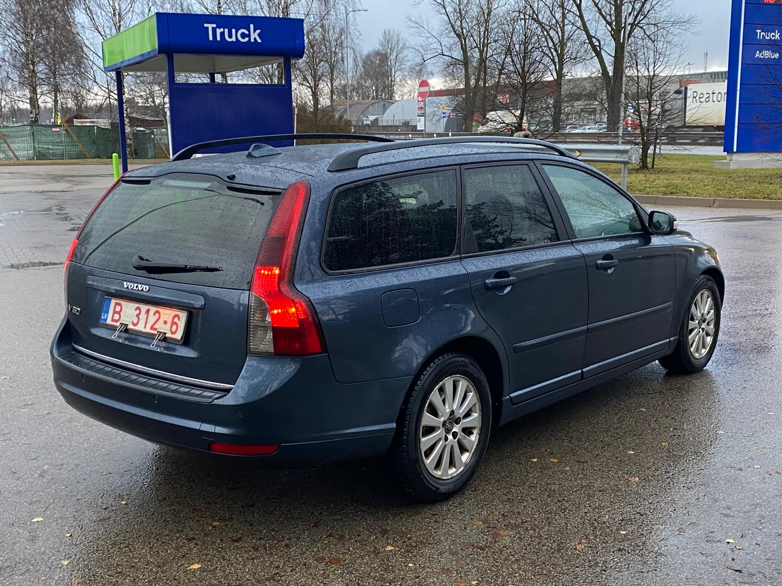 VOLVO V50