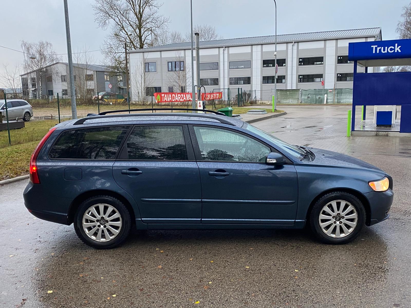 VOLVO V50