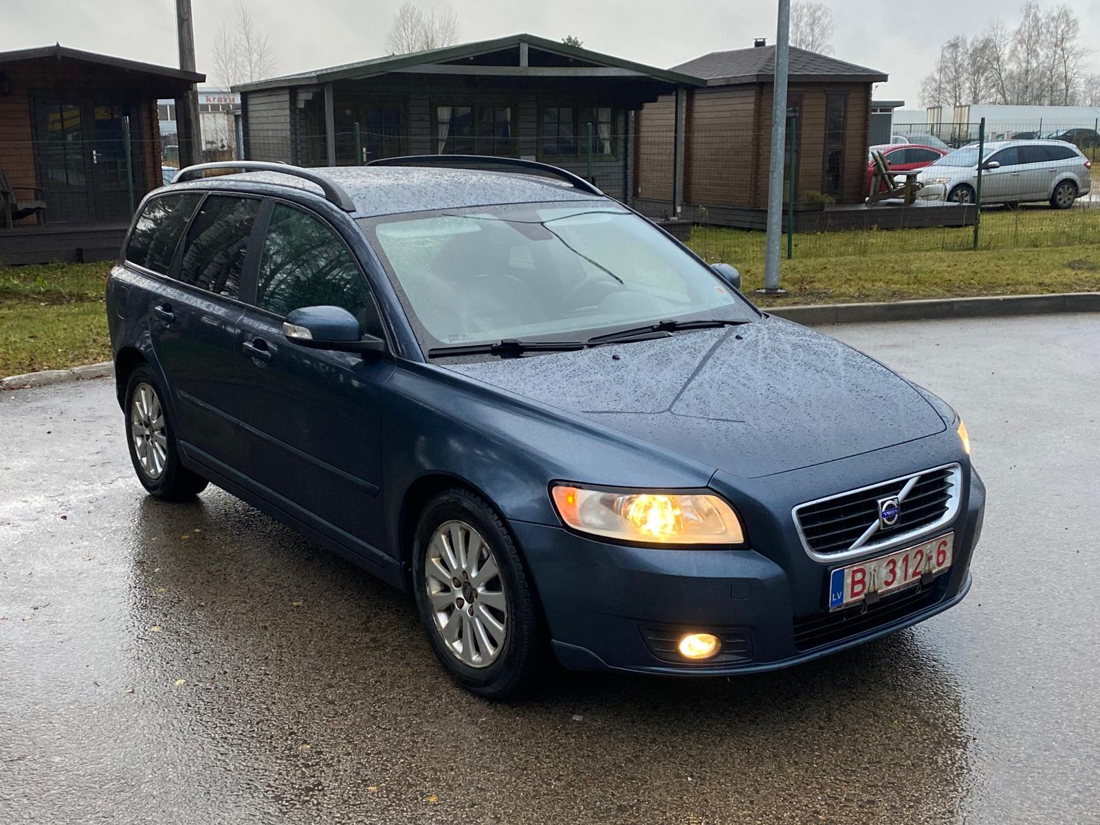 VOLVO V50