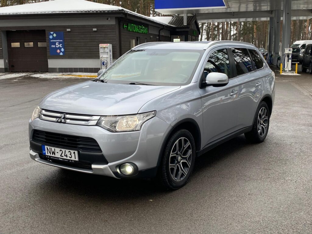 MITSUBISHI OUTLANDER 4WD