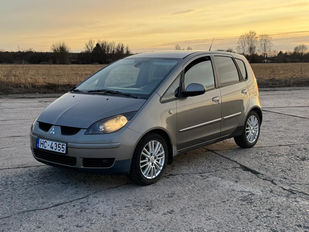 MITSUBISHI COLT